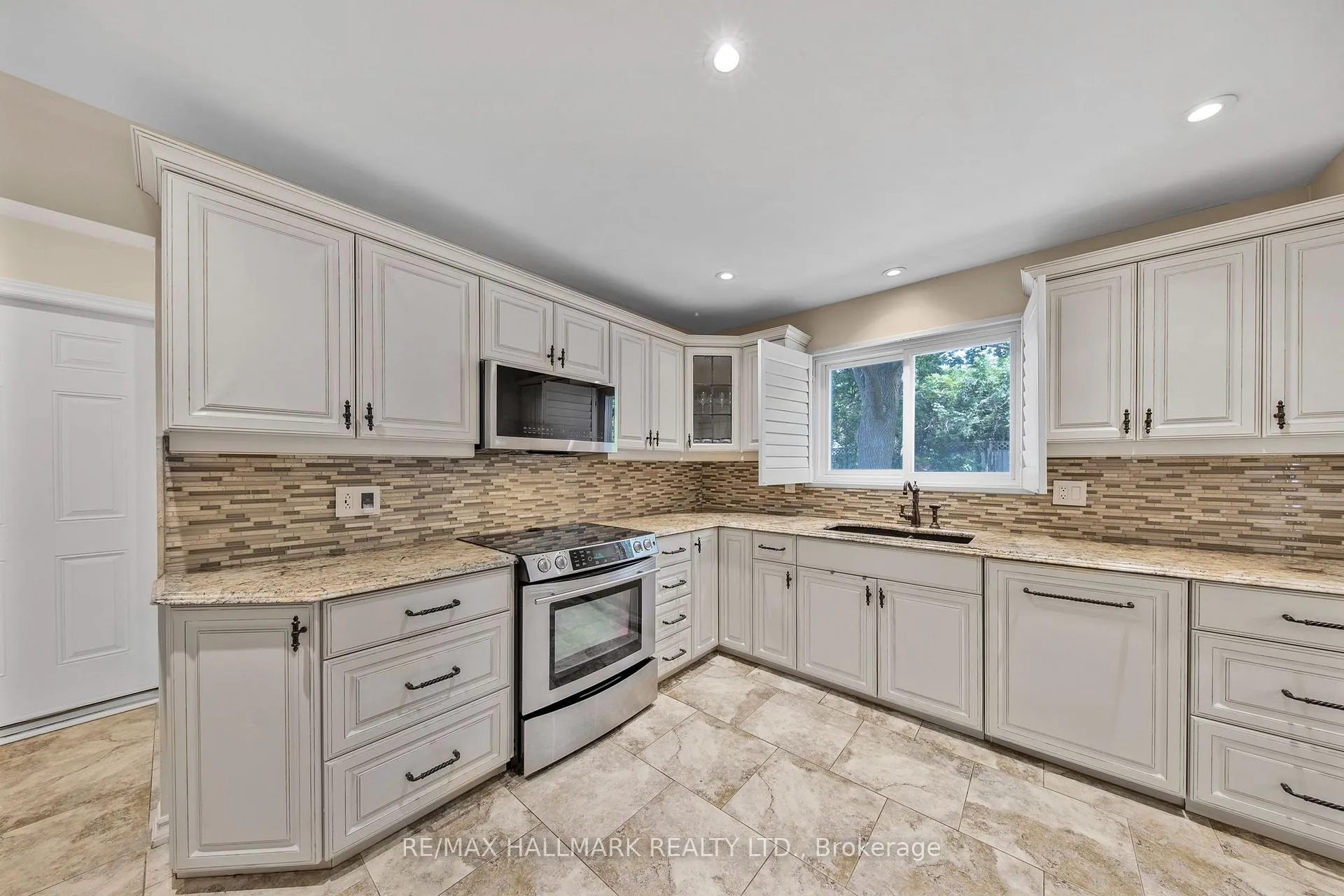 Photo 10 of Unit Main, 134 Romfield Circuit, Markham, Royal Orchard — HOMEH