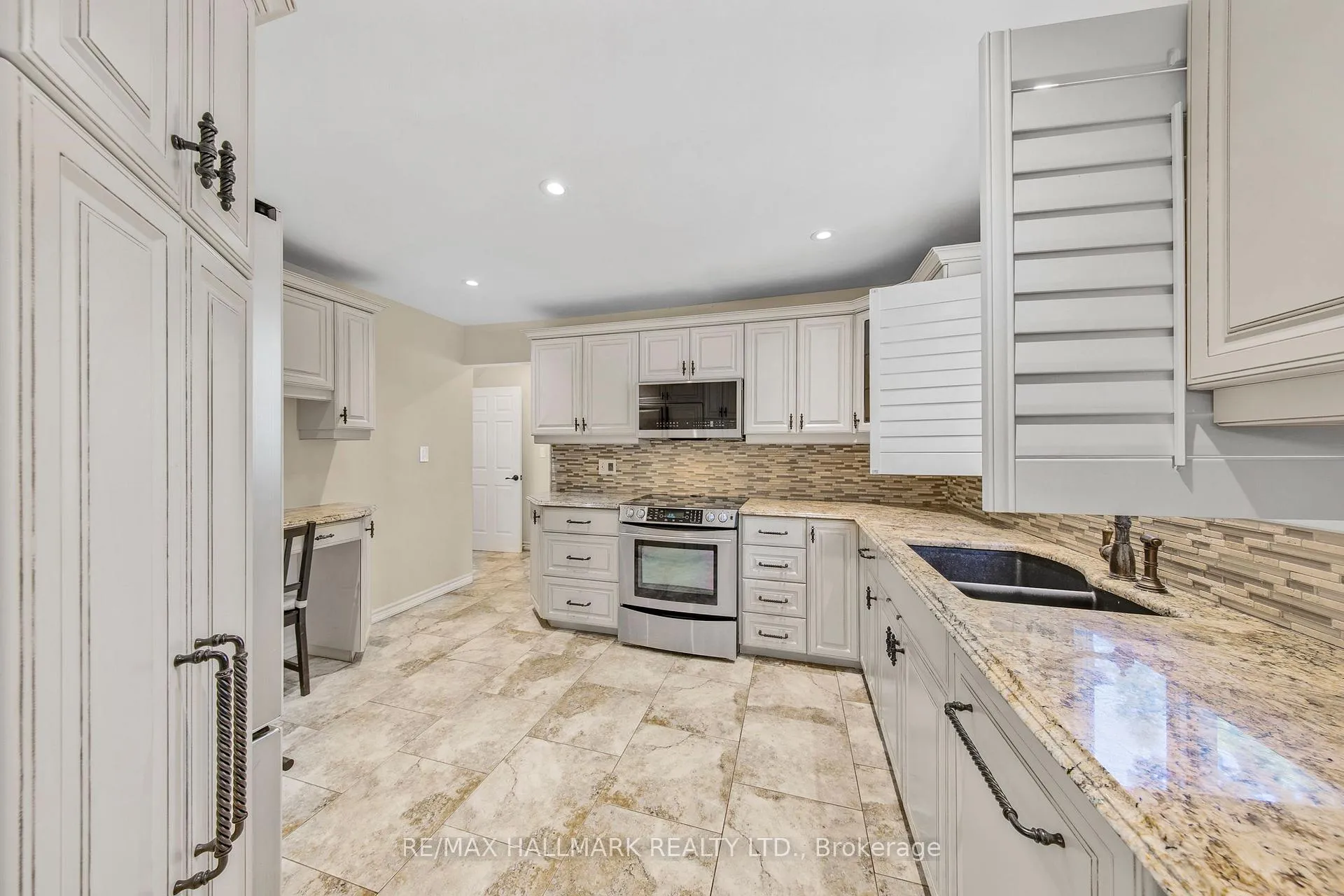 Photo 14 of Unit Main, 134 Romfield Circuit, Markham, Royal Orchard — HOMEH