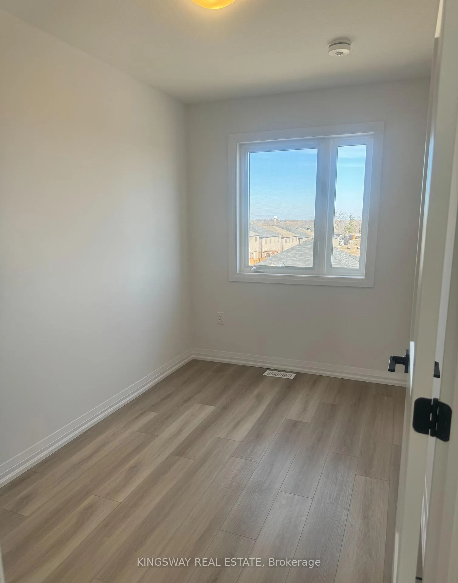 Photo 10 of 55 Tom Brown Drive, Brant, Paris — HOMEH