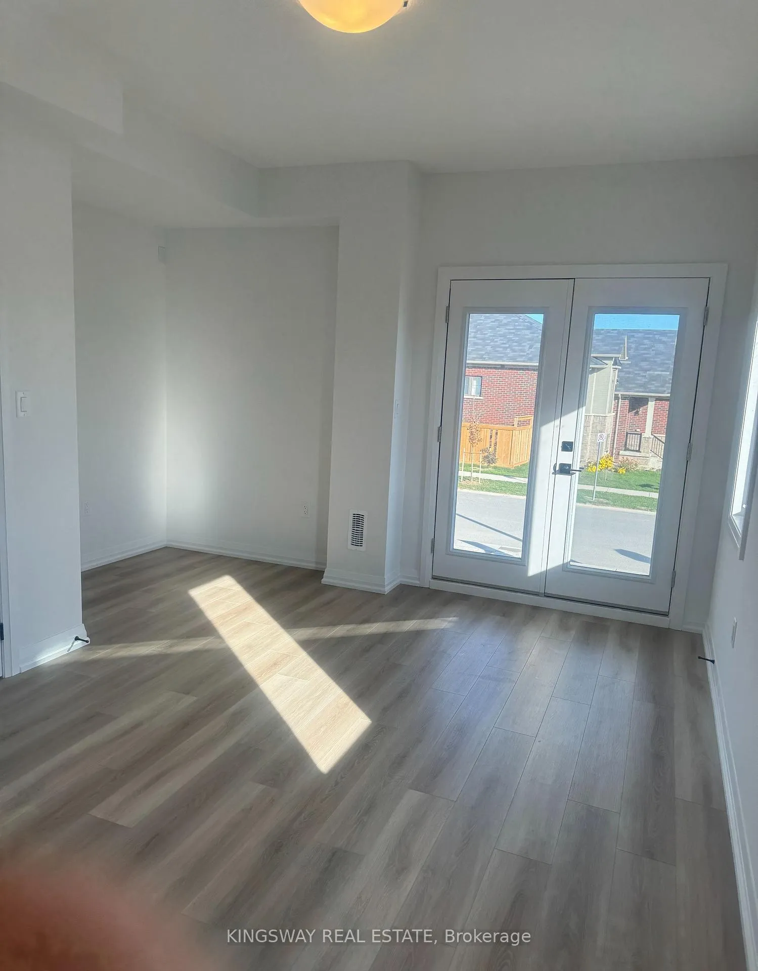 Photo 15 of 55 Tom Brown Drive, Brant, Paris — HOMEH