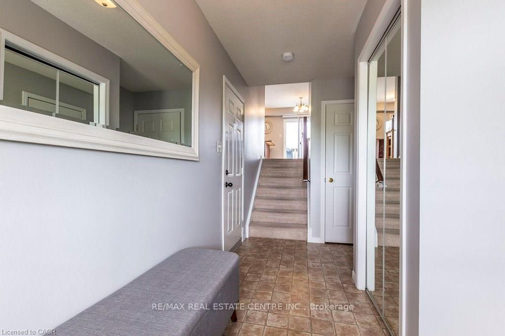 Photo 4 of 316 Parkvale Drive, Kitchener — HOMEH