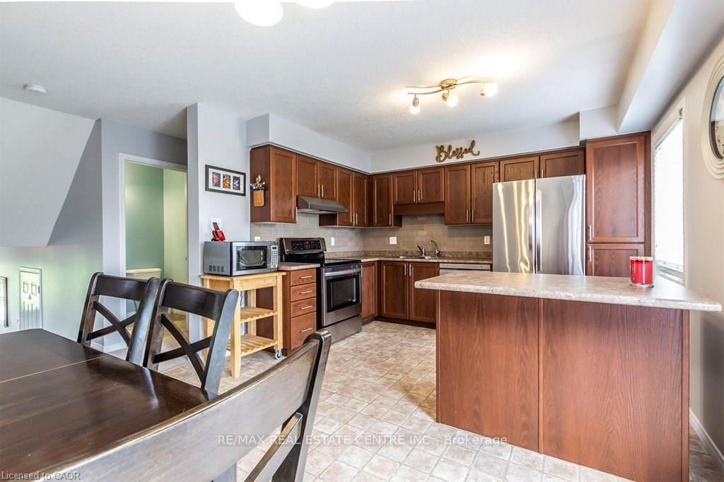 Photo 9 of 316 Parkvale Drive, Kitchener — HOMEH