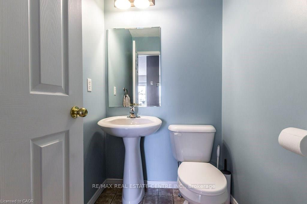 Photo 12 of 316 Parkvale Drive, Kitchener — HOMEH
