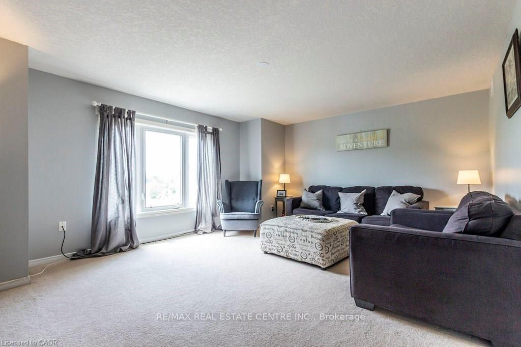 Photo 13 of 316 Parkvale Drive, Kitchener — HOMEH