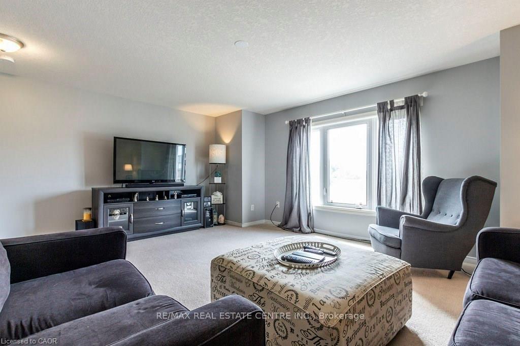 Photo 14 of 316 Parkvale Drive, Kitchener — HOMEH