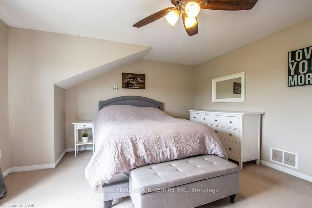 Photo 17 of 316 Parkvale Drive, Kitchener — HOMEH