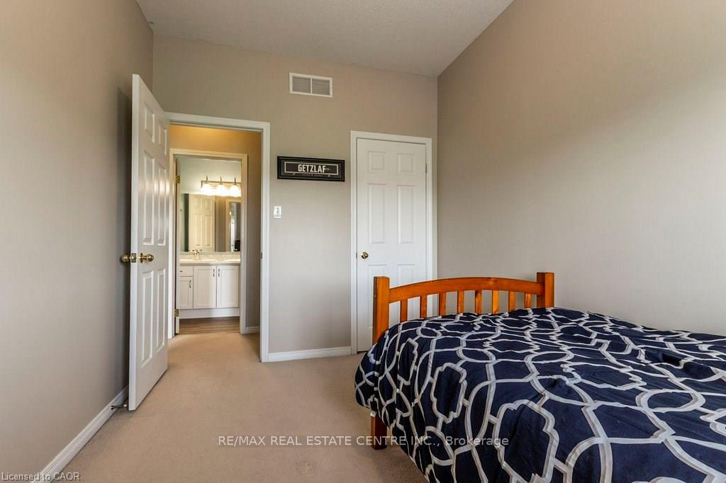 Photo 18 of 316 Parkvale Drive, Kitchener — HOMEH