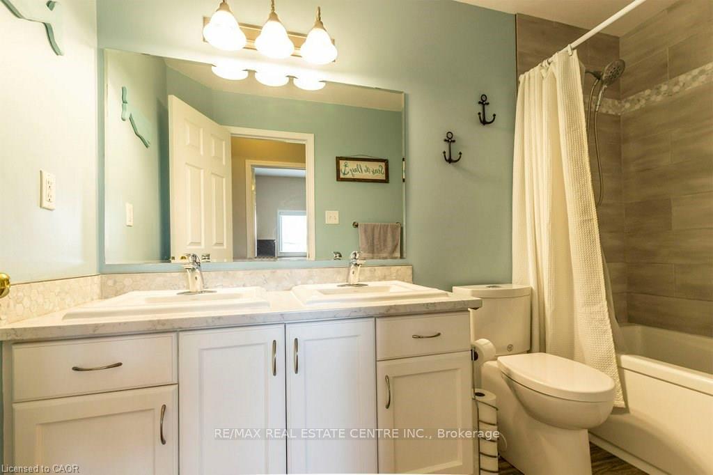 Photo 20 of 316 Parkvale Drive, Kitchener — HOMEH
