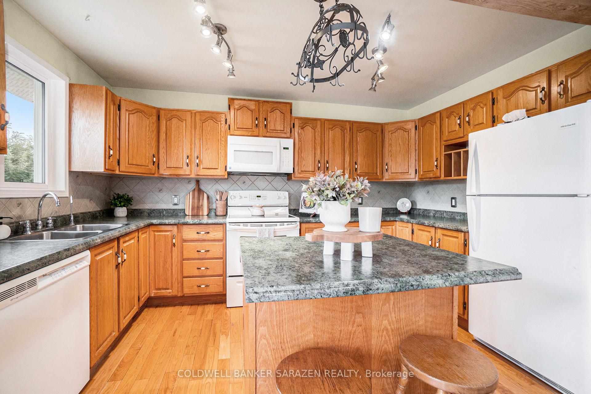 Photo 12 of 20 Moore Street, McNab/Braeside, Mcnab/Braeside Twps — HOMEH