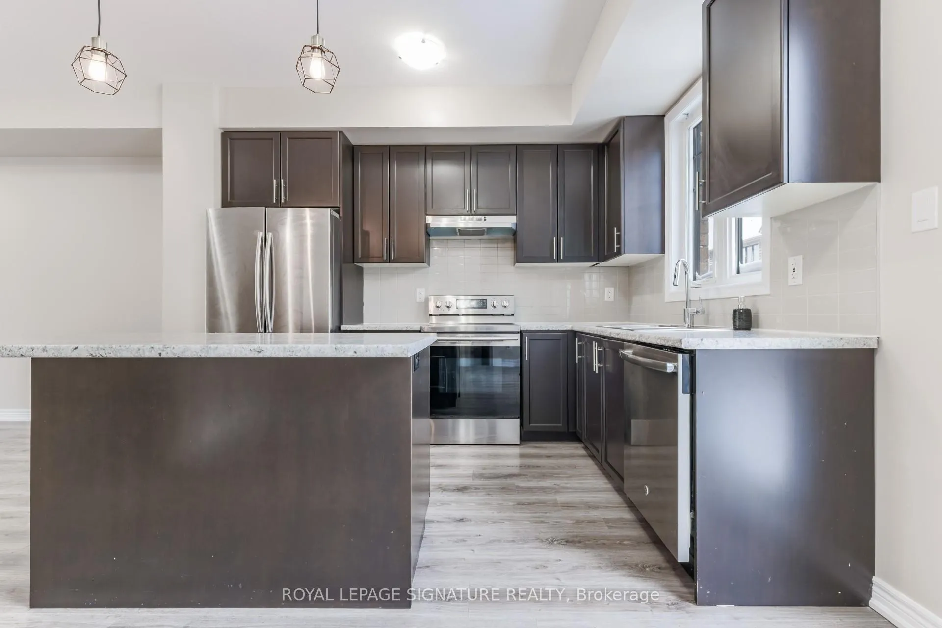 Photo 10 of 68 Esplanade Lane, Grimsby, Grimsby Beach — HOMEH