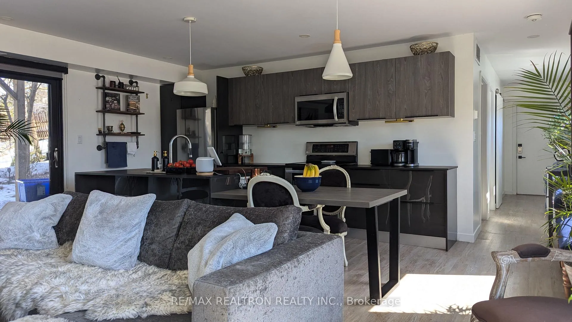 Photo 10 of Unit 1, 35 Albert Street, Barrie, City Centre — HOMEH