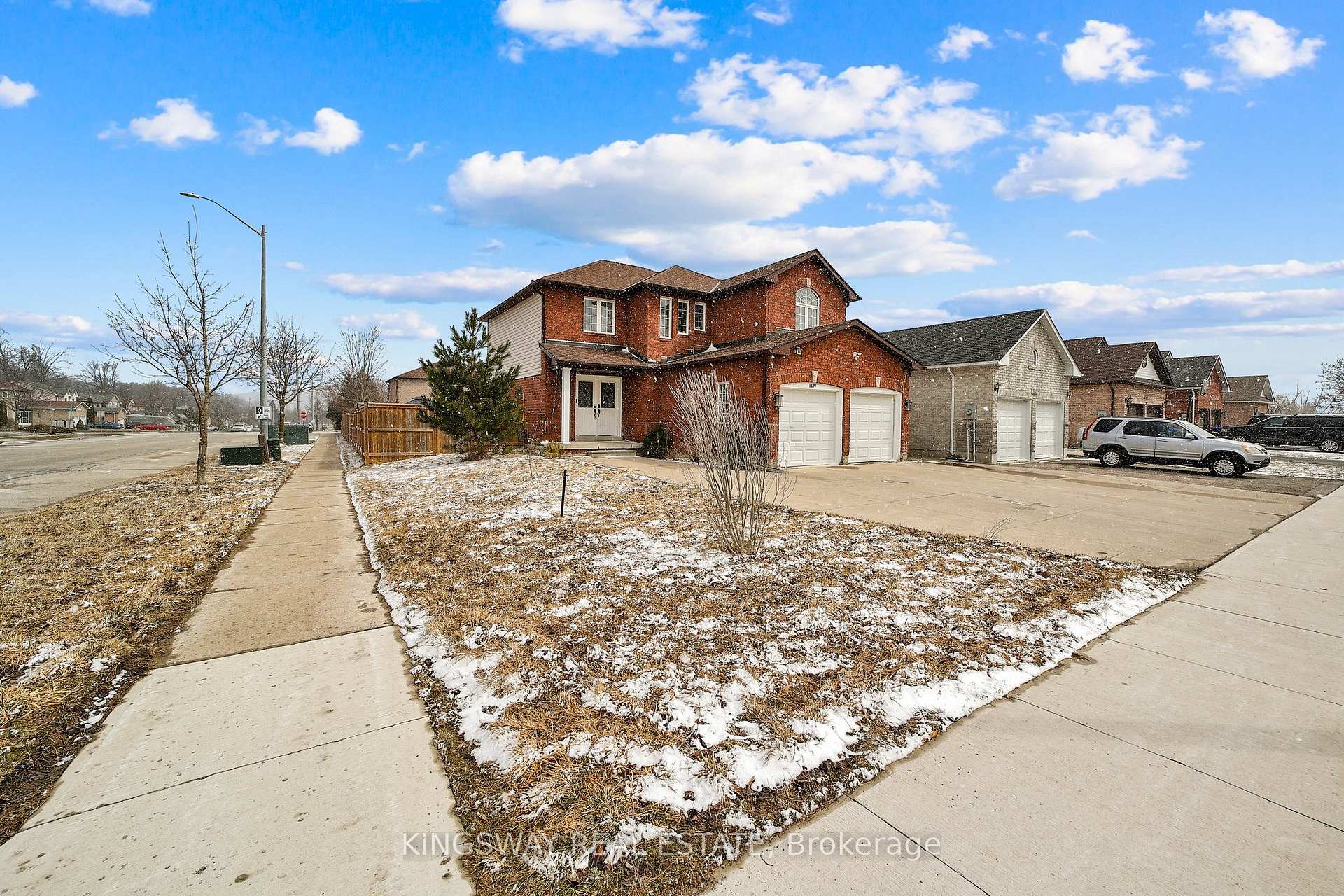 Photo 3 of 1139 Oriole Crescent, Innisfil, Alcona — HOMEH