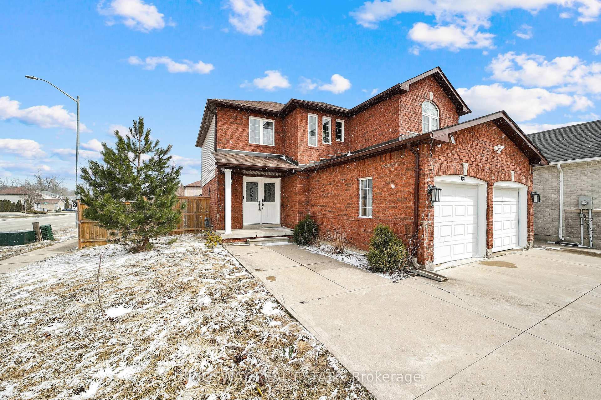 Photo 4 of 1139 Oriole Crescent, Innisfil, Alcona — HOMEH