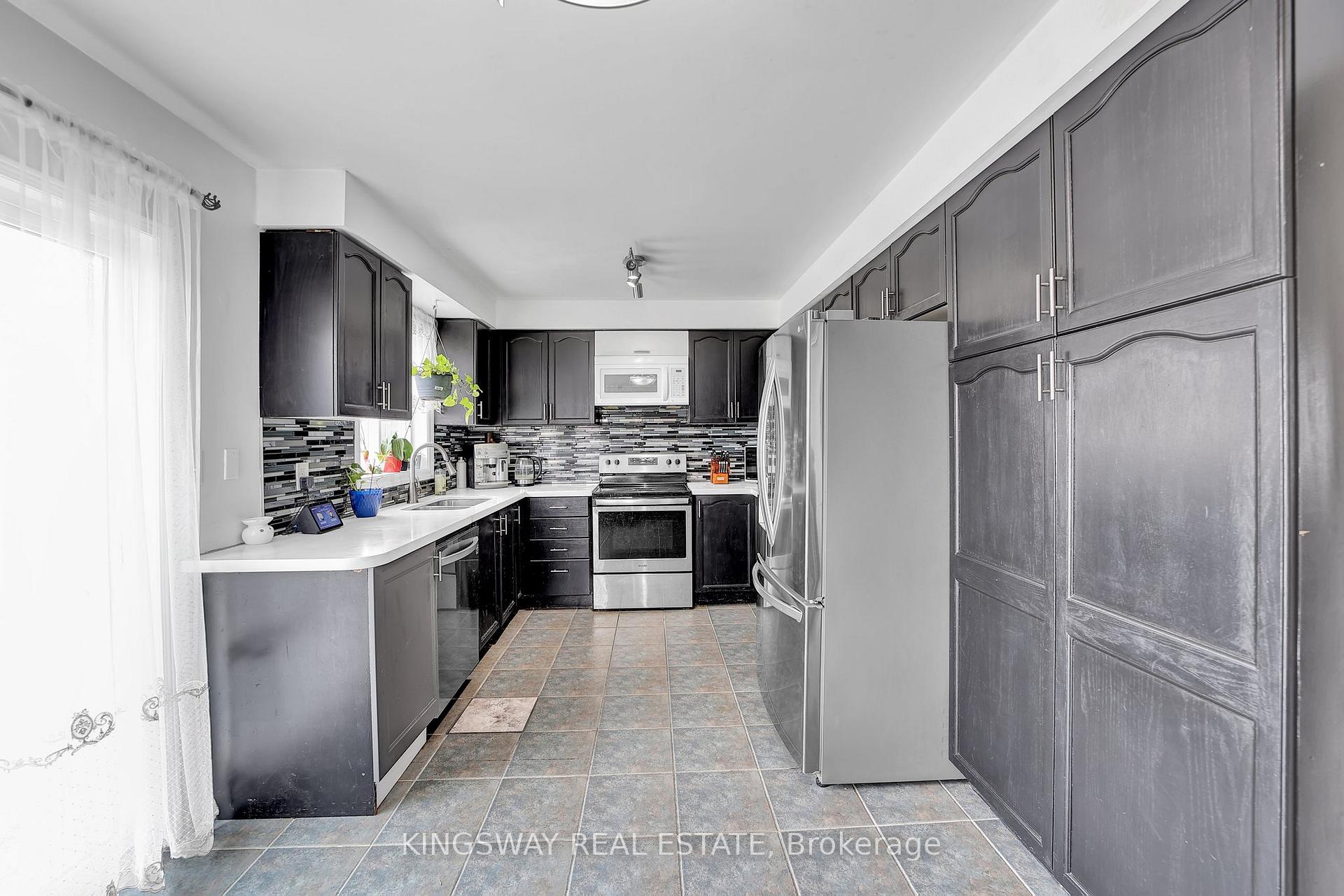 Photo 14 of 1139 Oriole Crescent, Innisfil, Alcona — HOMEH