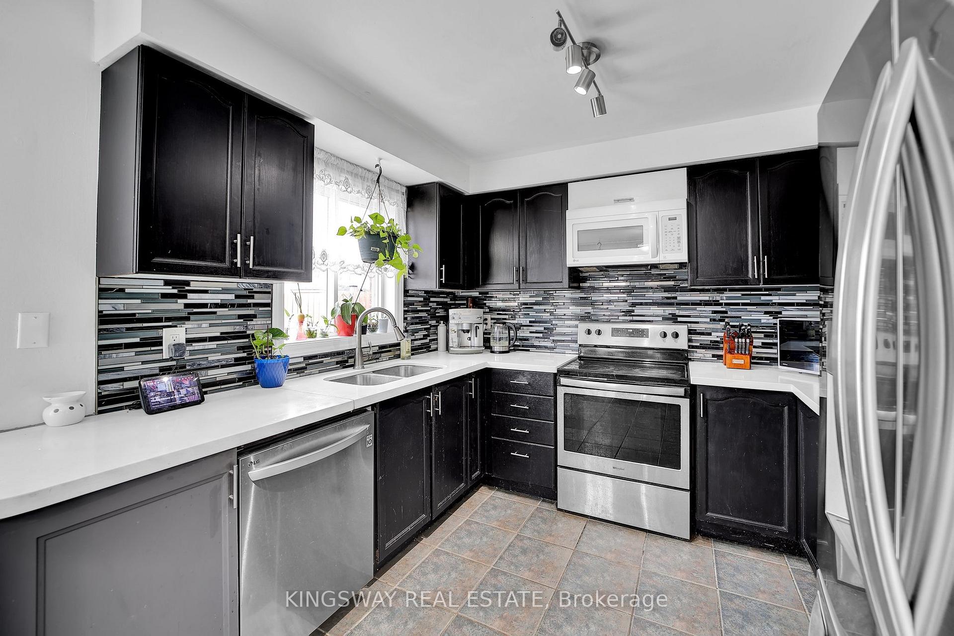 Photo 15 of 1139 Oriole Crescent, Innisfil, Alcona — HOMEH