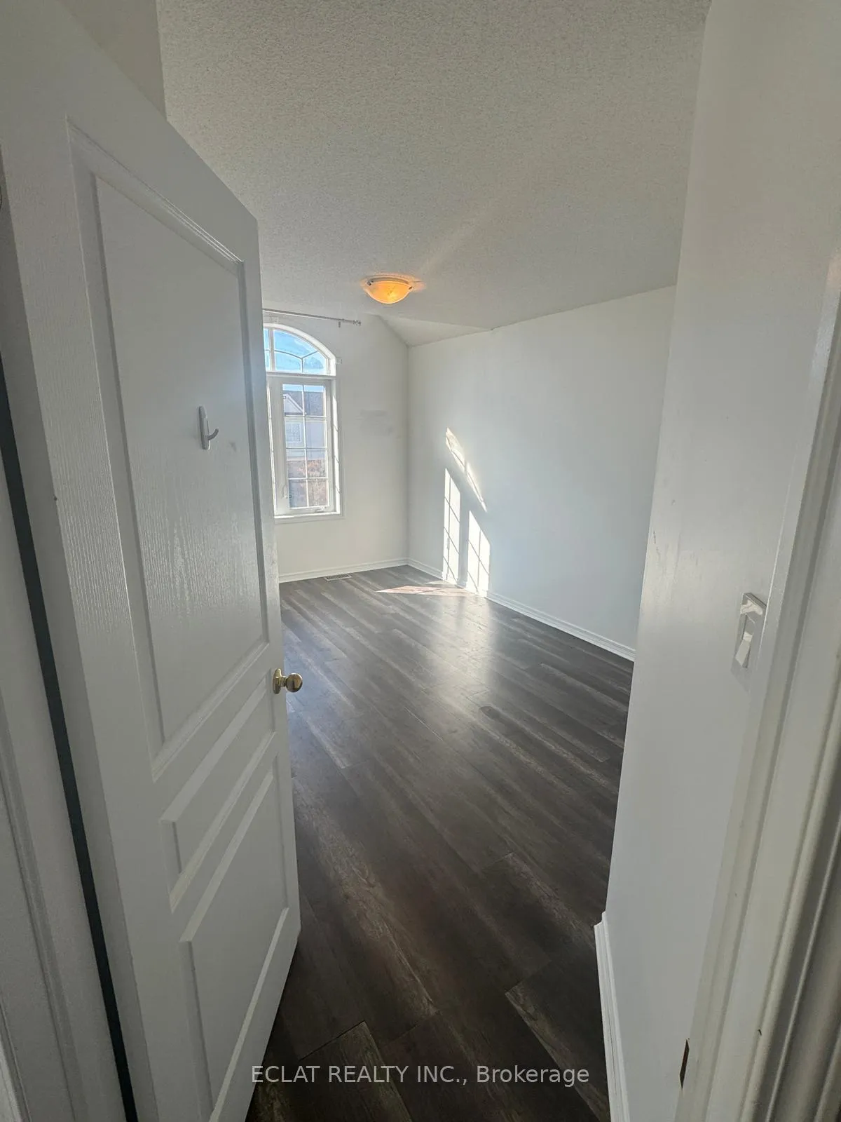 Photo 8 of 2 Lancaster Court, Barrie, Rural Barrie Southeast — HOMEH
