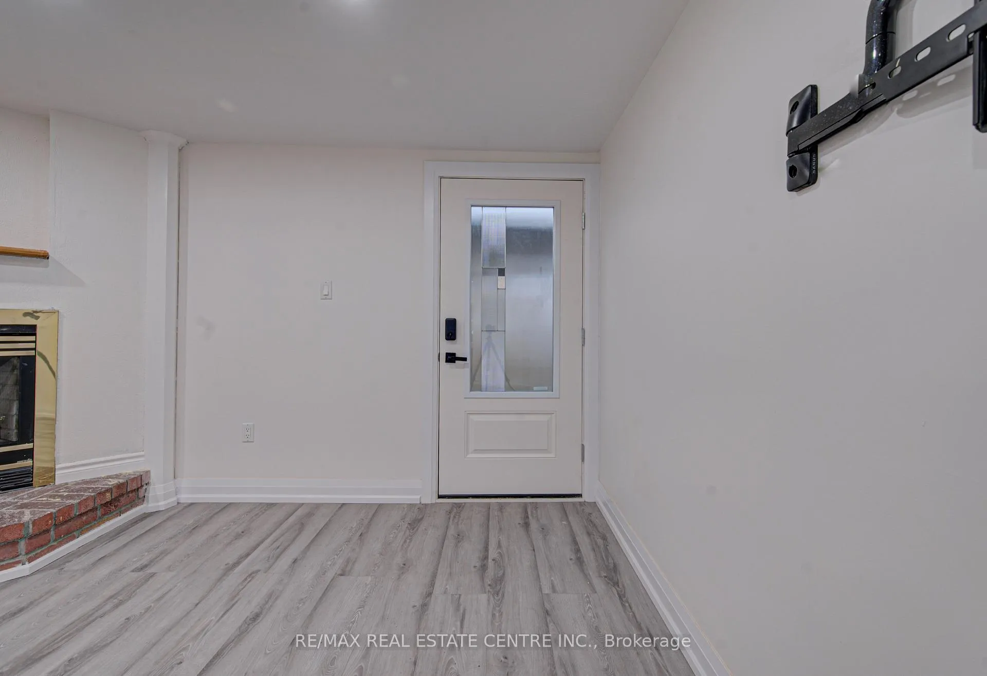 Photo 5 of 383 Rexford Drive, Hamilton, Randall — HOMEH