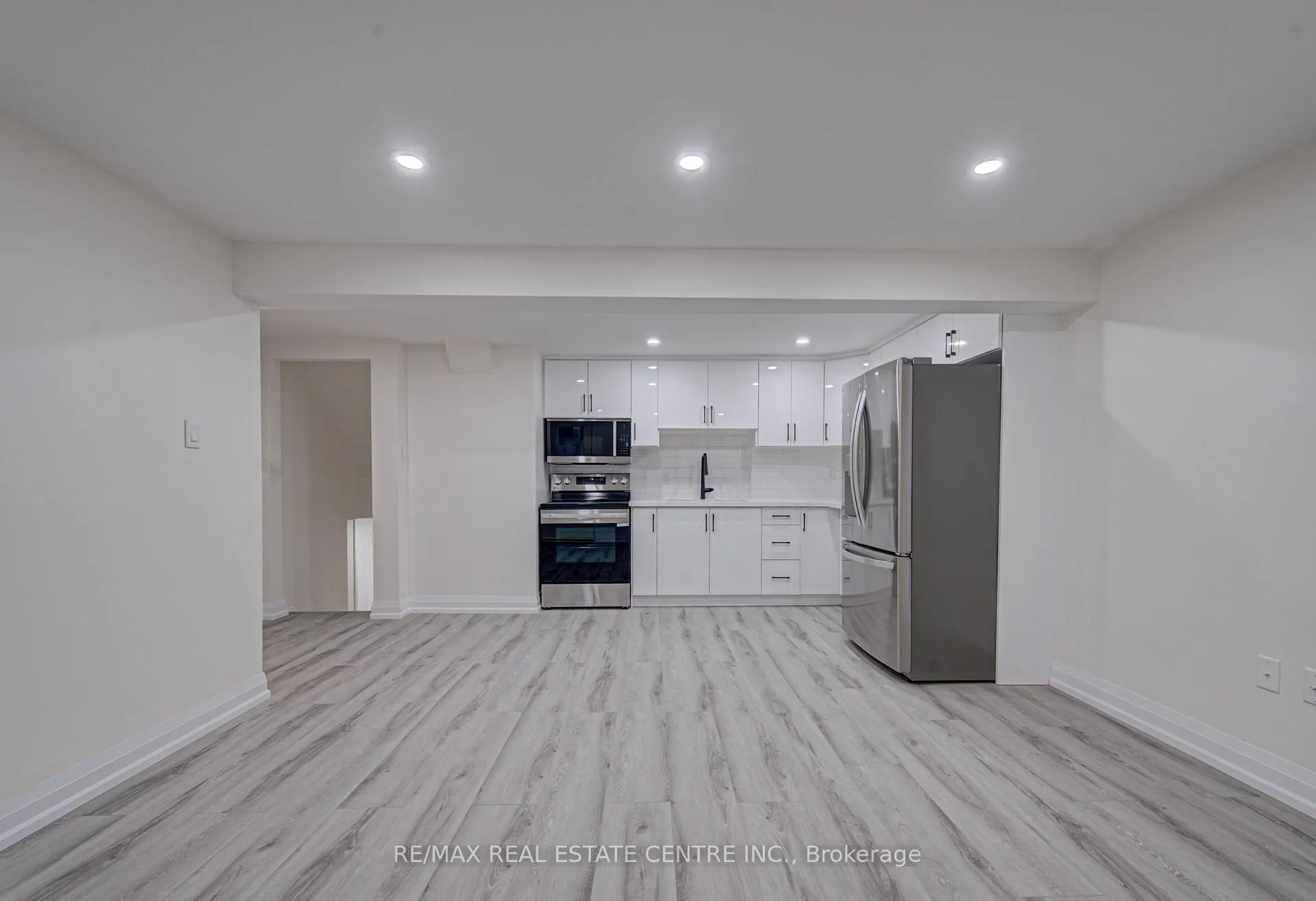 Photo 7 of 383 Rexford Drive, Hamilton, Randall — HOMEH