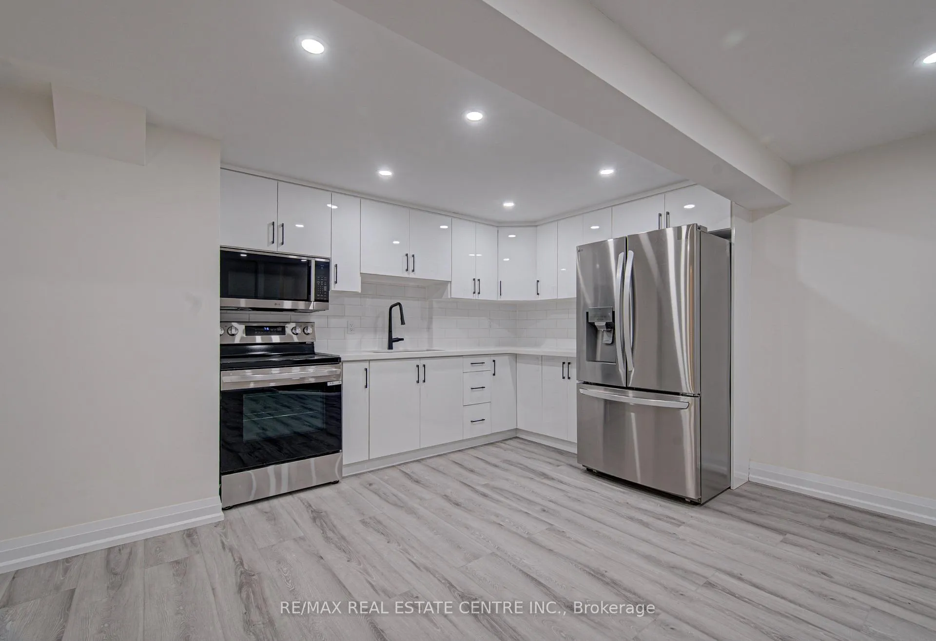 Photo 8 of 383 Rexford Drive, Hamilton, Randall — HOMEH