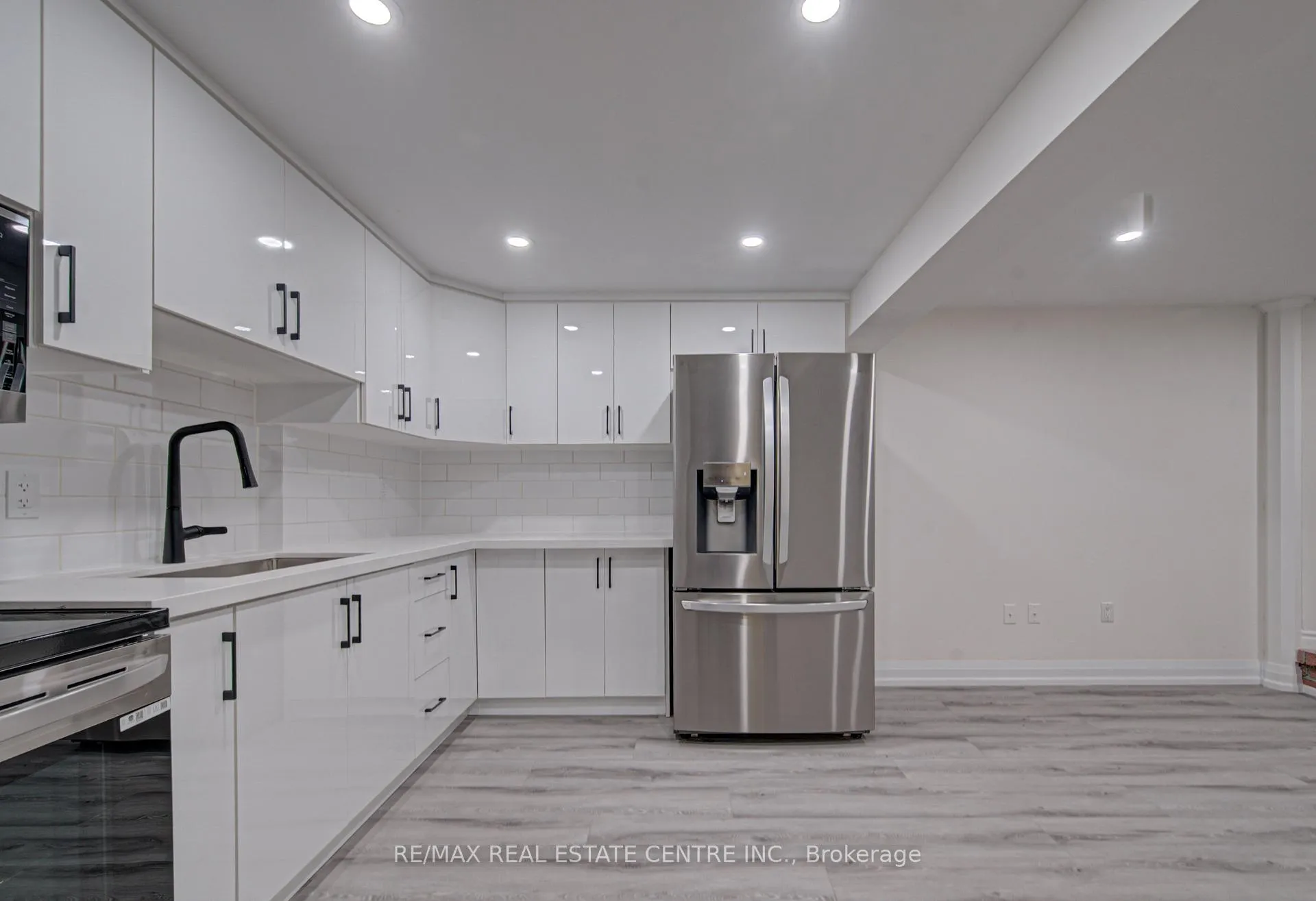 Photo 9 of 383 Rexford Drive, Hamilton, Randall — HOMEH