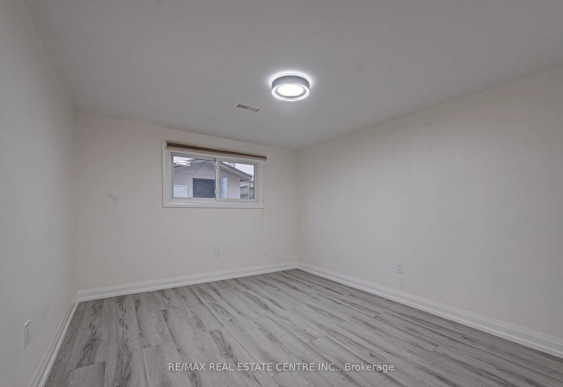 Photo 13 of 383 Rexford Drive, Hamilton, Randall — HOMEH