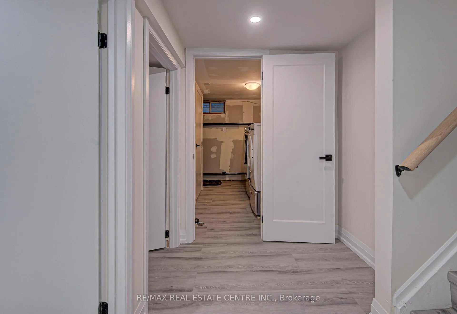 Photo 15 of 383 Rexford Drive, Hamilton, Randall — HOMEH
