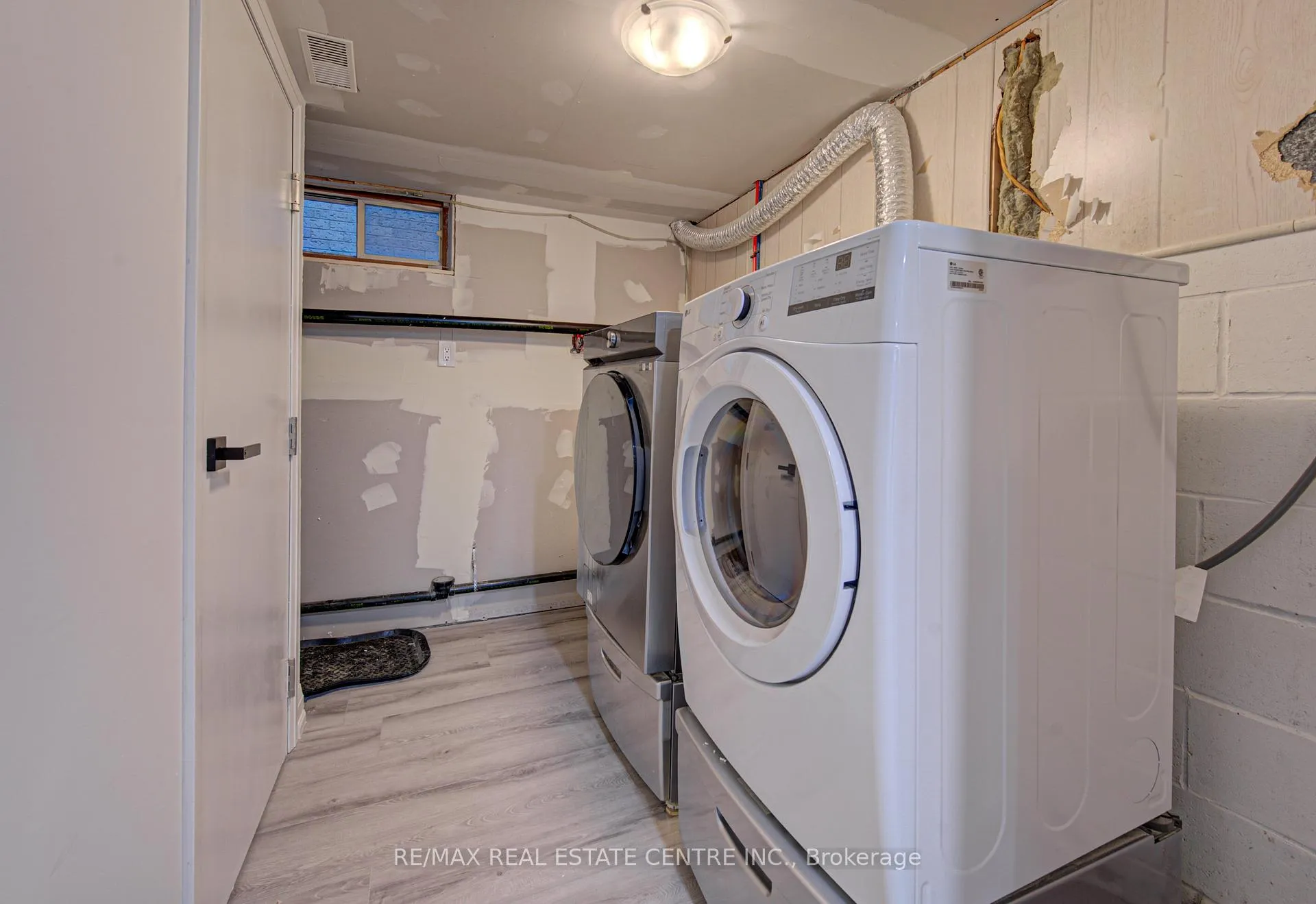 Photo 16 of 383 Rexford Drive, Hamilton, Randall — HOMEH