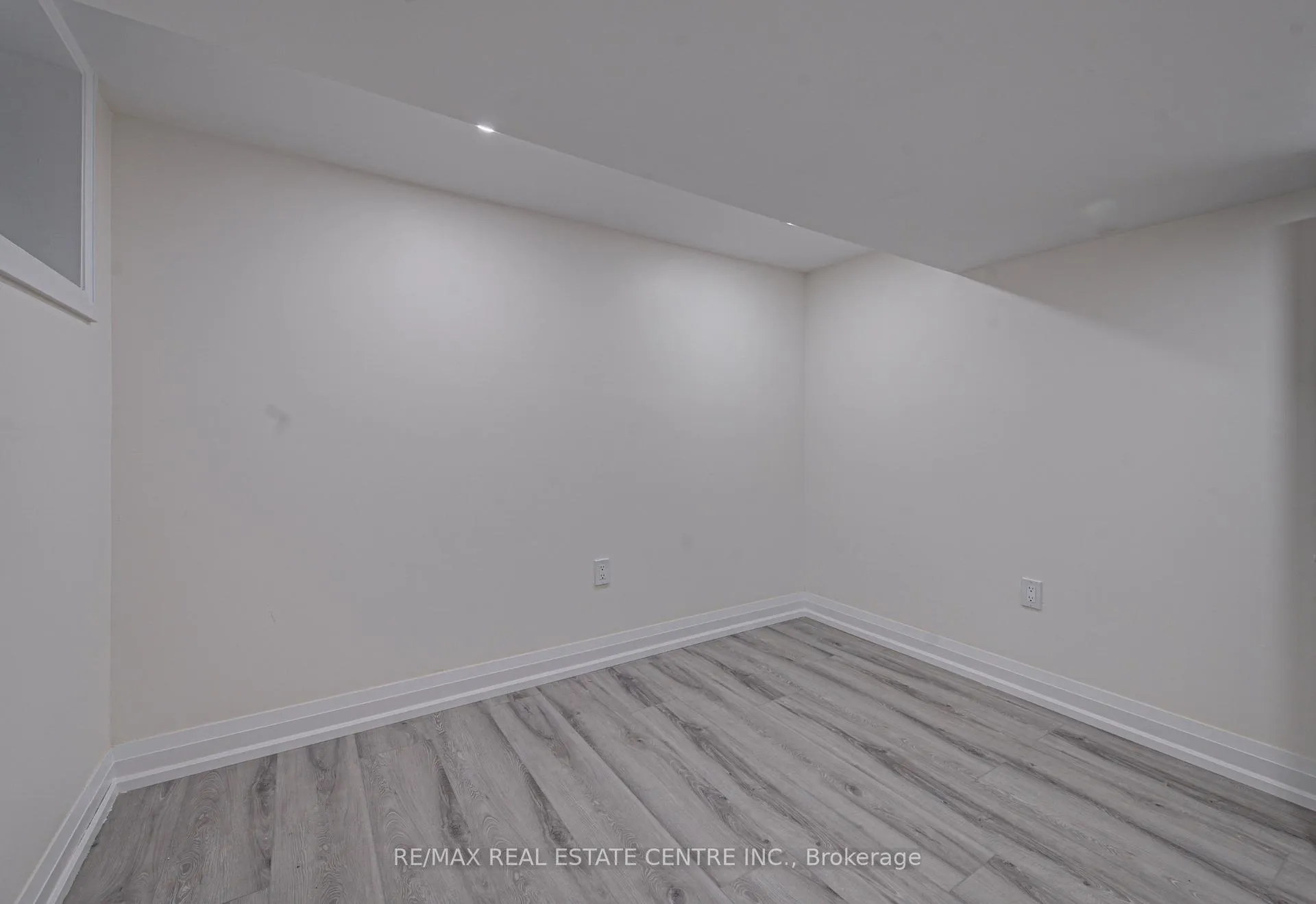 Photo 18 of 383 Rexford Drive, Hamilton, Randall — HOMEH