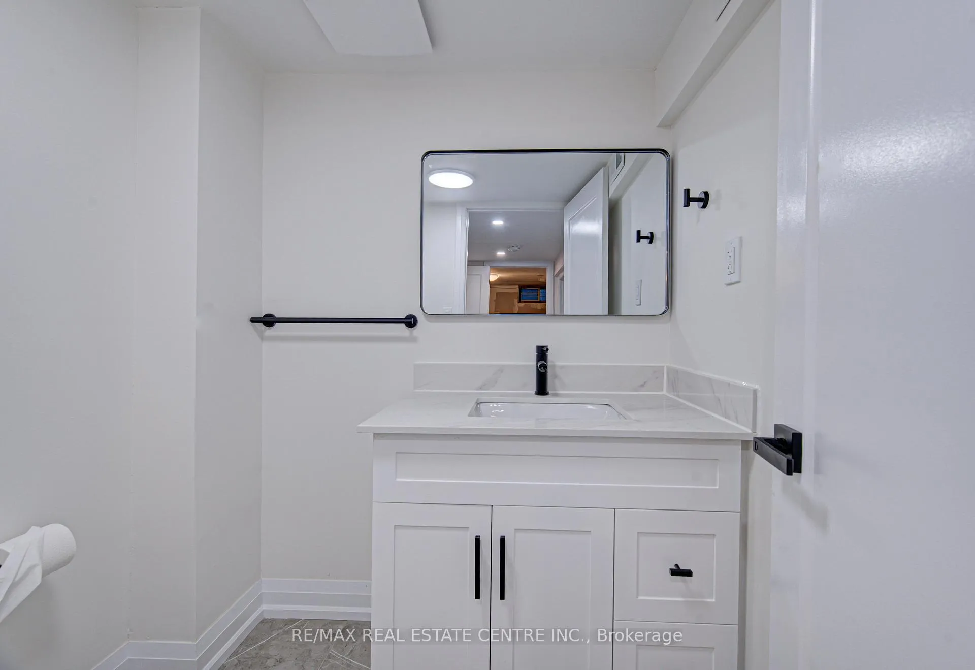 Photo 22 of 383 Rexford Drive, Hamilton, Randall — HOMEH
