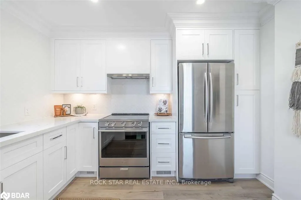Photo 10 of Unit UPPER, 1 Edward Street, Hamilton, Stipley — HOMEH