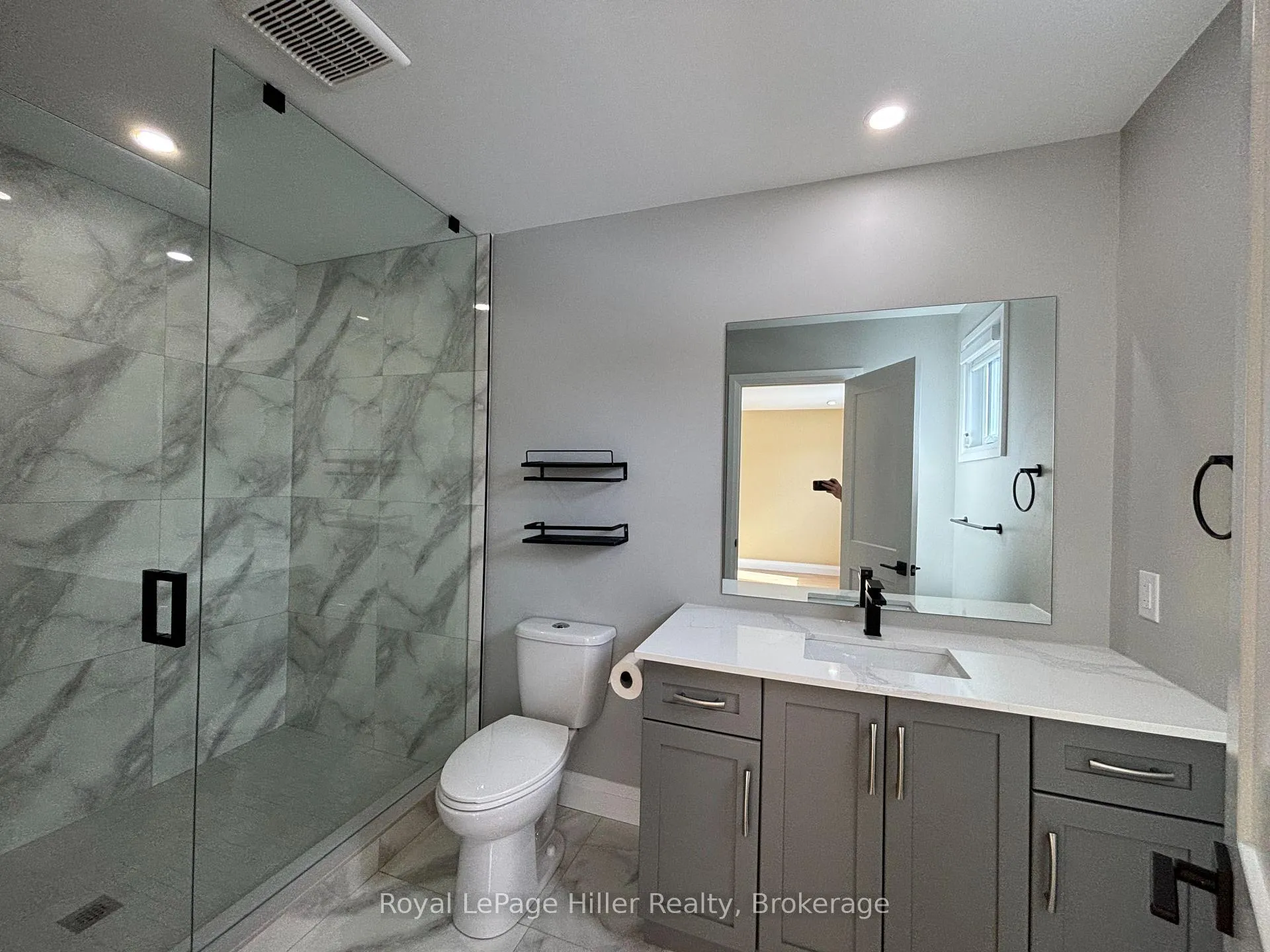 Photo 14 of Unit Upper, 141 Pugh Street, Perth East, Mornington — HOMEH