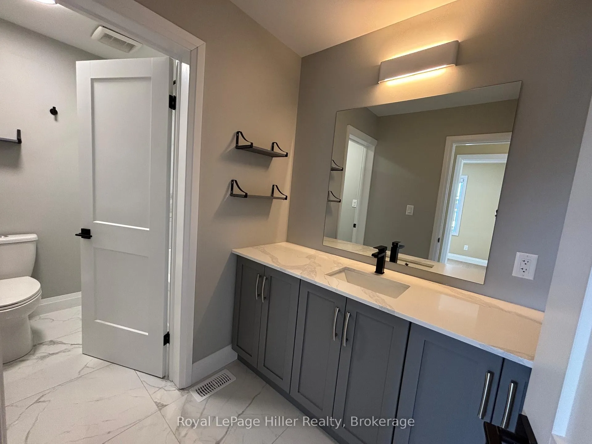 Photo 17 of Unit Upper, 141 Pugh Street, Perth East, Mornington — HOMEH