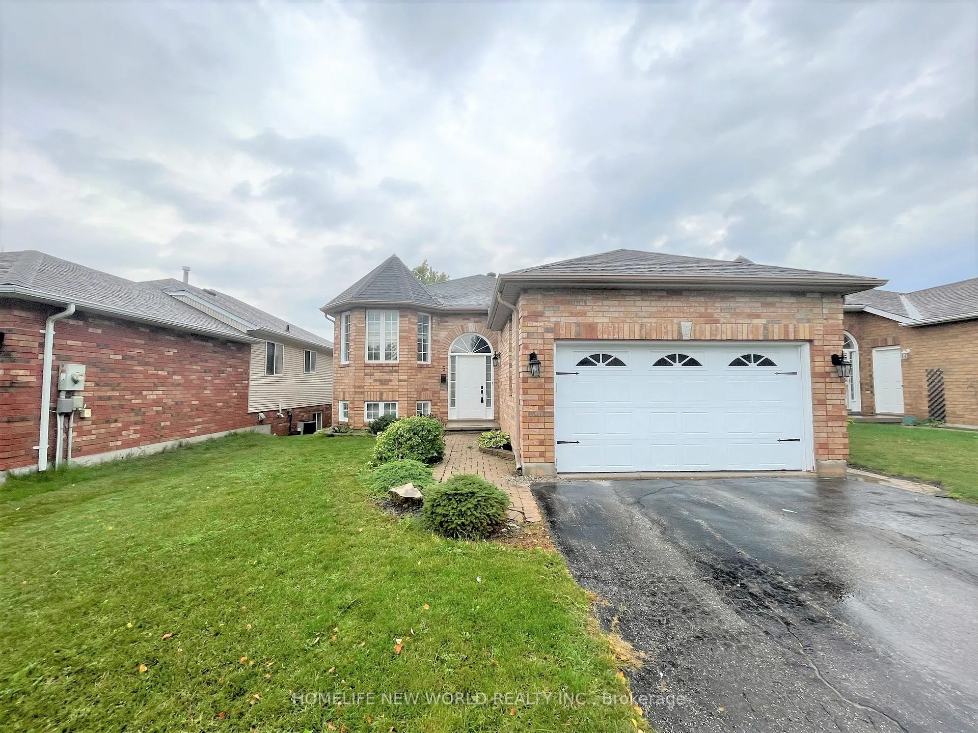 Photo 1 of 5 Golden Eagle Way, Barrie, Little Lake — HOMEH