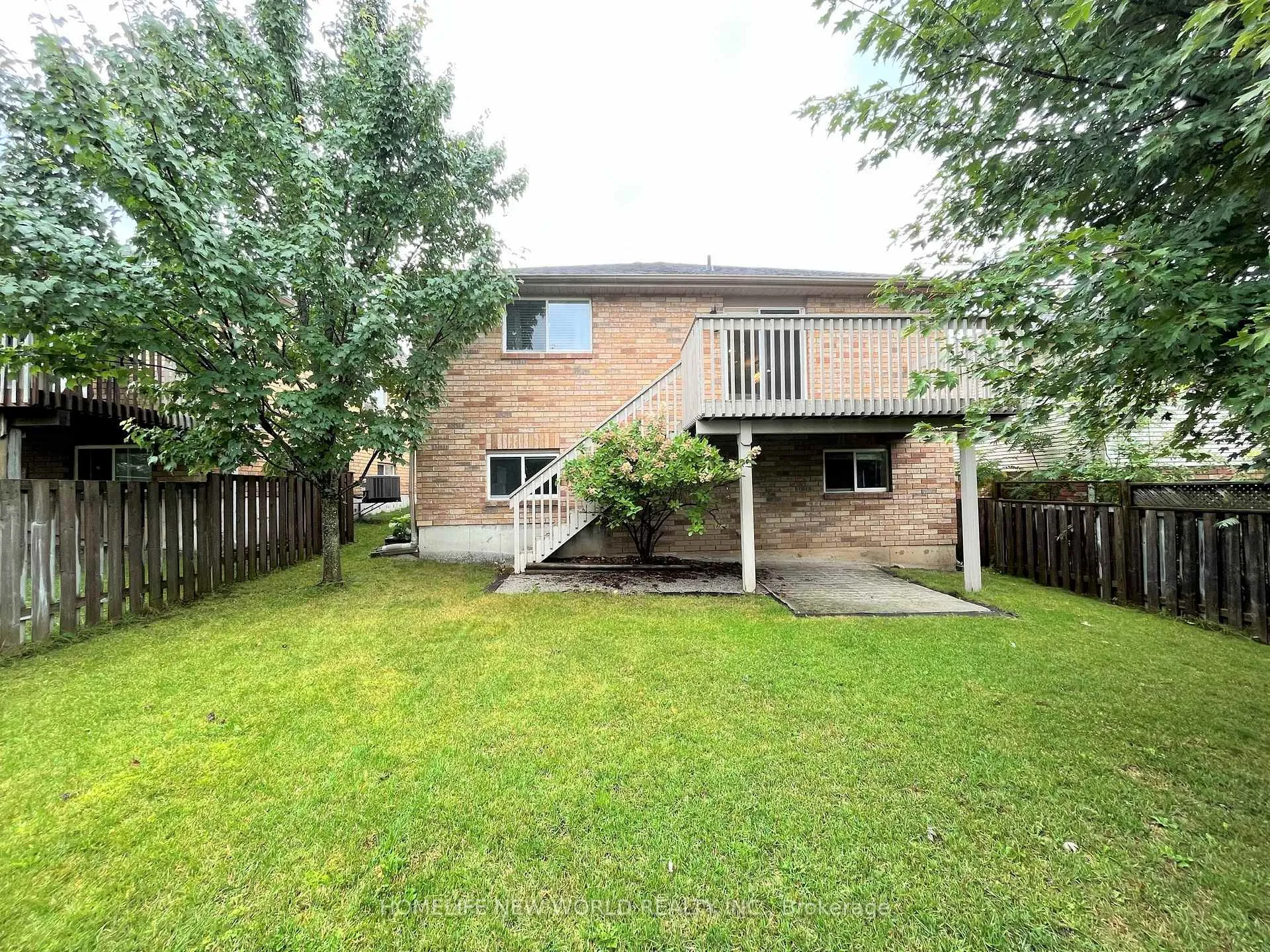 Photo 2 of 5 Golden Eagle Way, Barrie, Little Lake — HOMEH