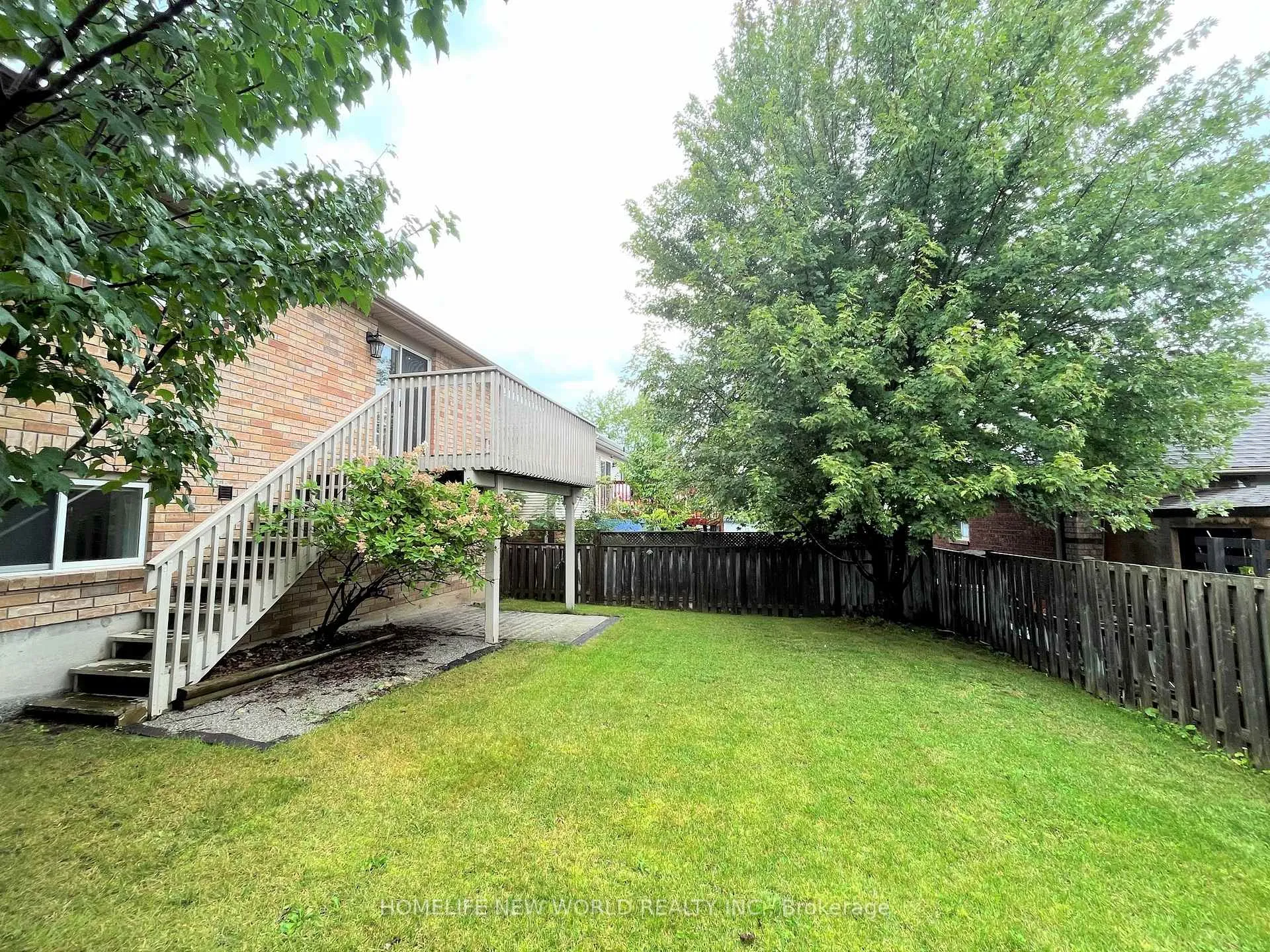 Photo 3 of 5 Golden Eagle Way, Barrie, Little Lake — HOMEH
