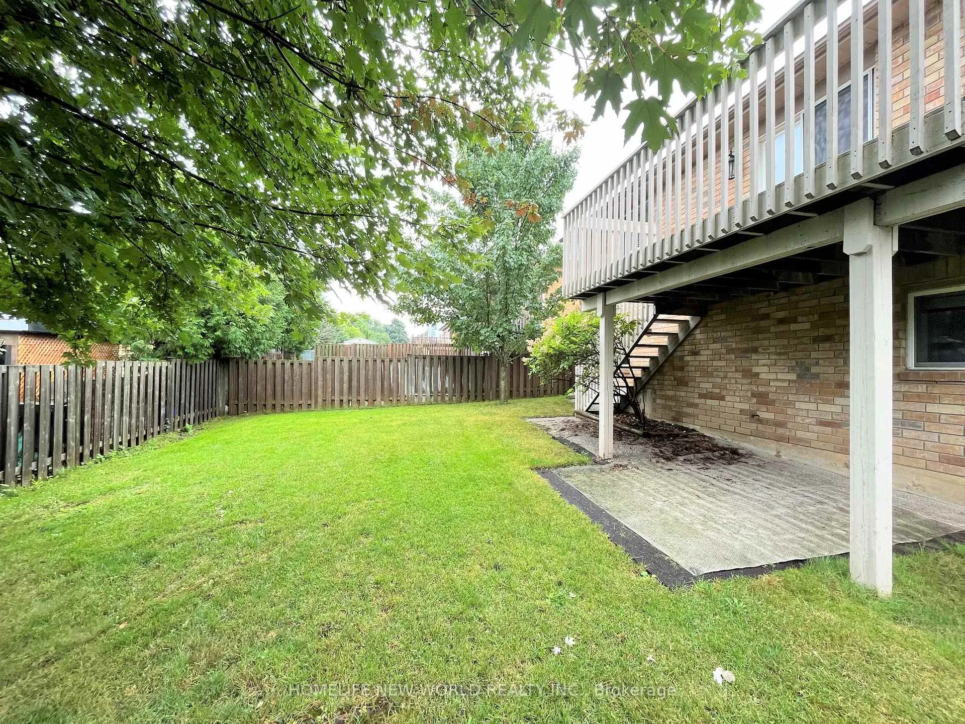 Photo 4 of 5 Golden Eagle Way, Barrie, Little Lake — HOMEH