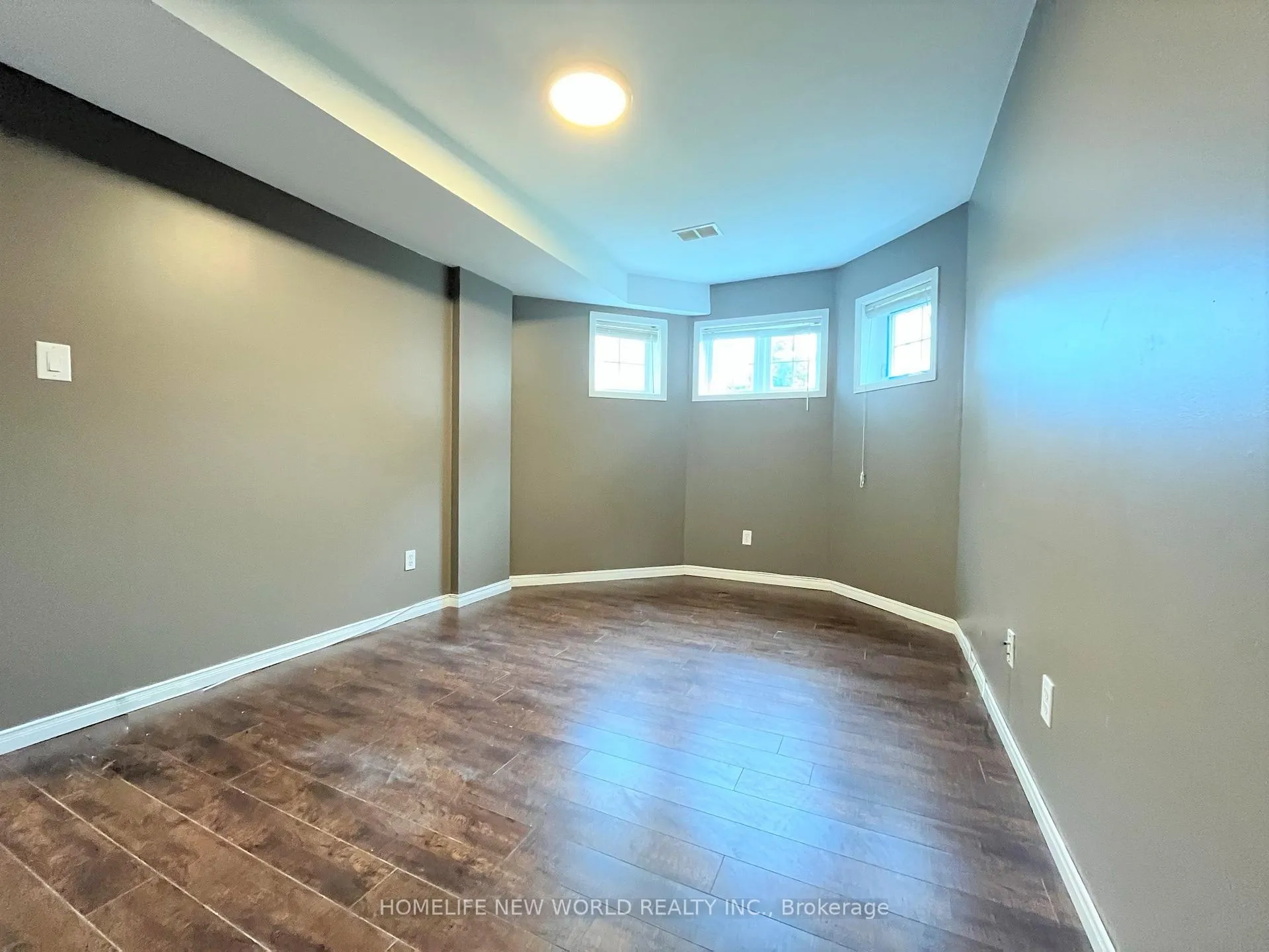 Photo 6 of 5 Golden Eagle Way, Barrie, Little Lake — HOMEH
