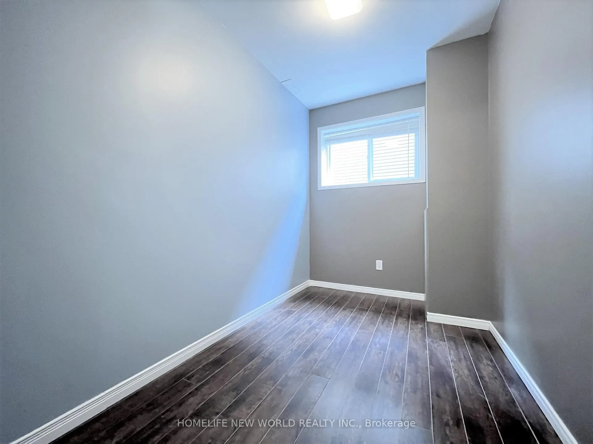 Photo 12 of 5 Golden Eagle Way, Barrie, Little Lake — HOMEH
