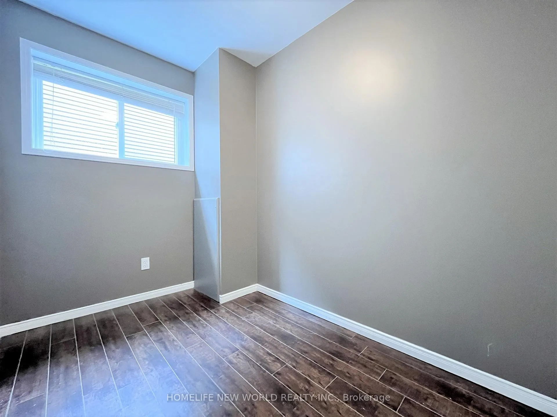 Photo 13 of 5 Golden Eagle Way, Barrie, Little Lake — HOMEH