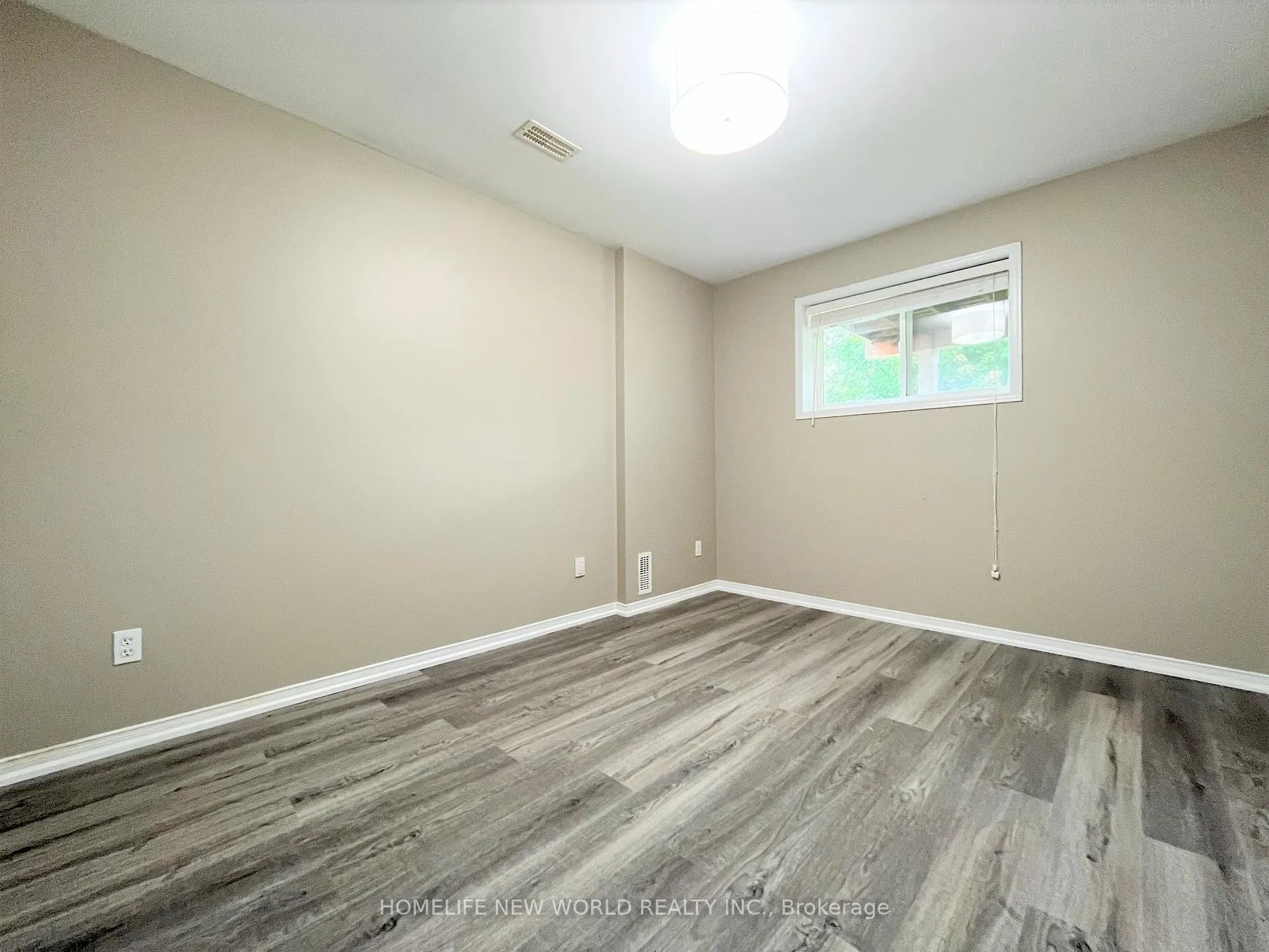 Photo 14 of 5 Golden Eagle Way, Barrie, Little Lake — HOMEH