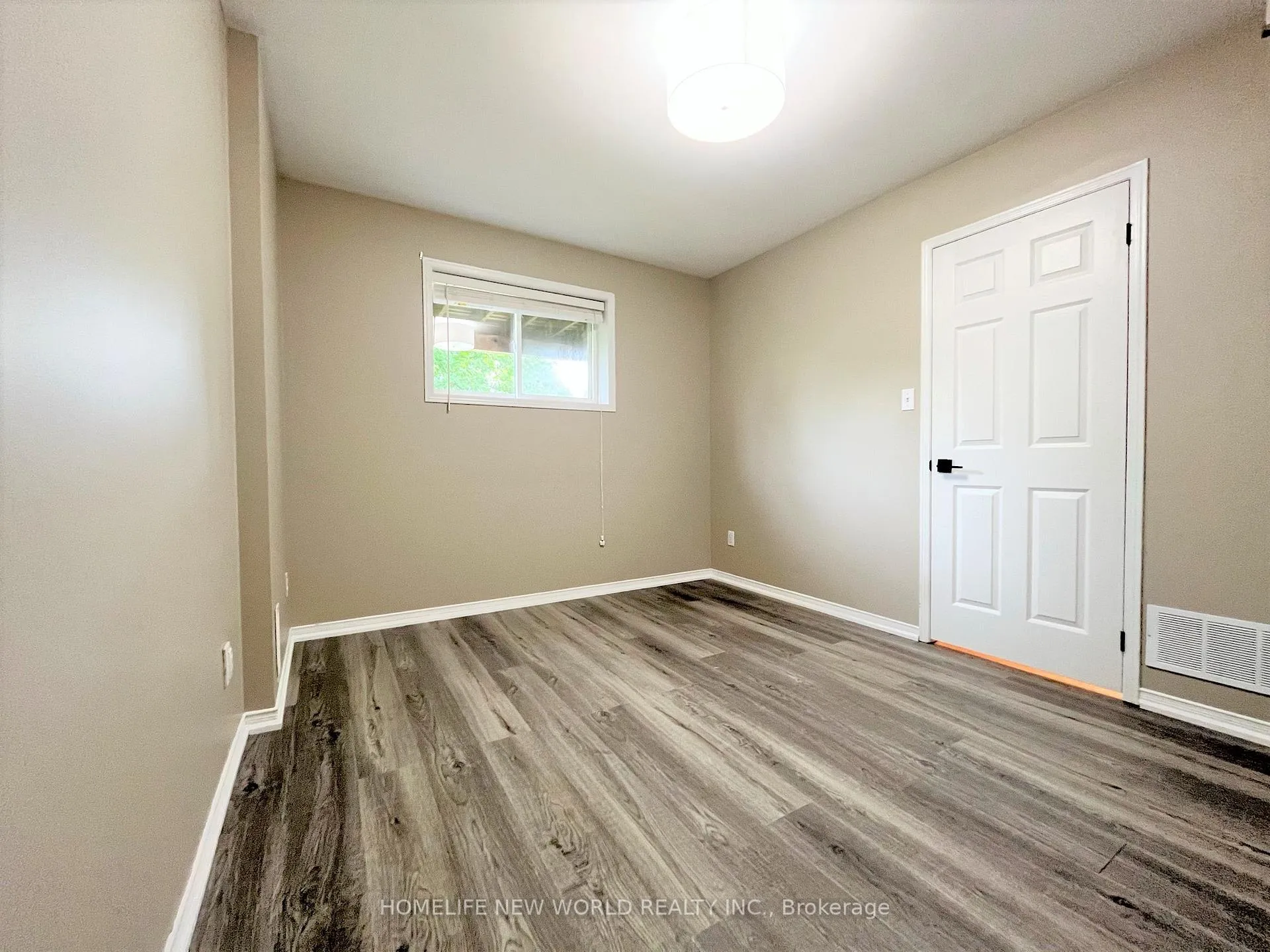 Photo 15 of 5 Golden Eagle Way, Barrie, Little Lake — HOMEH