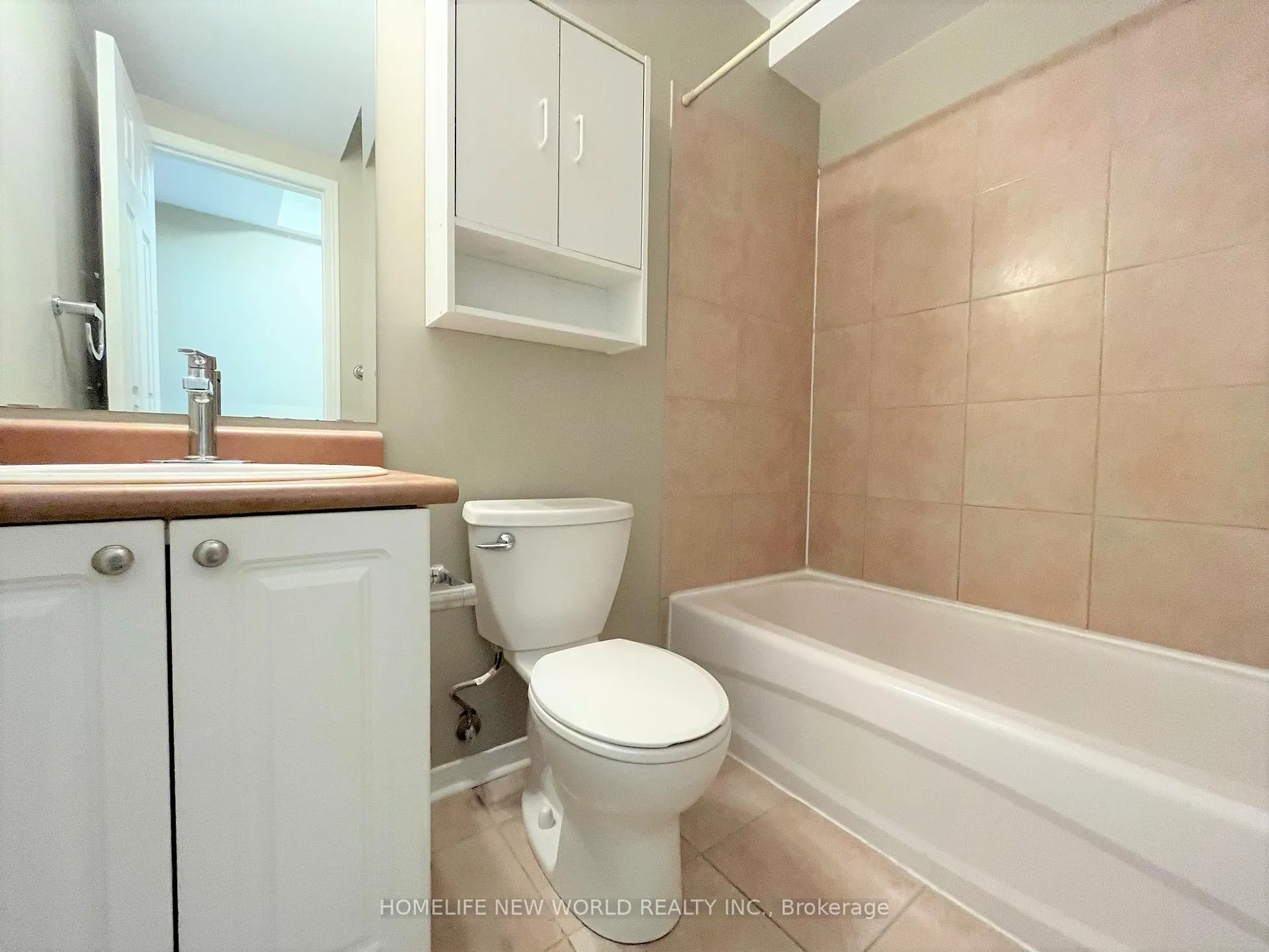 Photo 16 of 5 Golden Eagle Way, Barrie, Little Lake — HOMEH