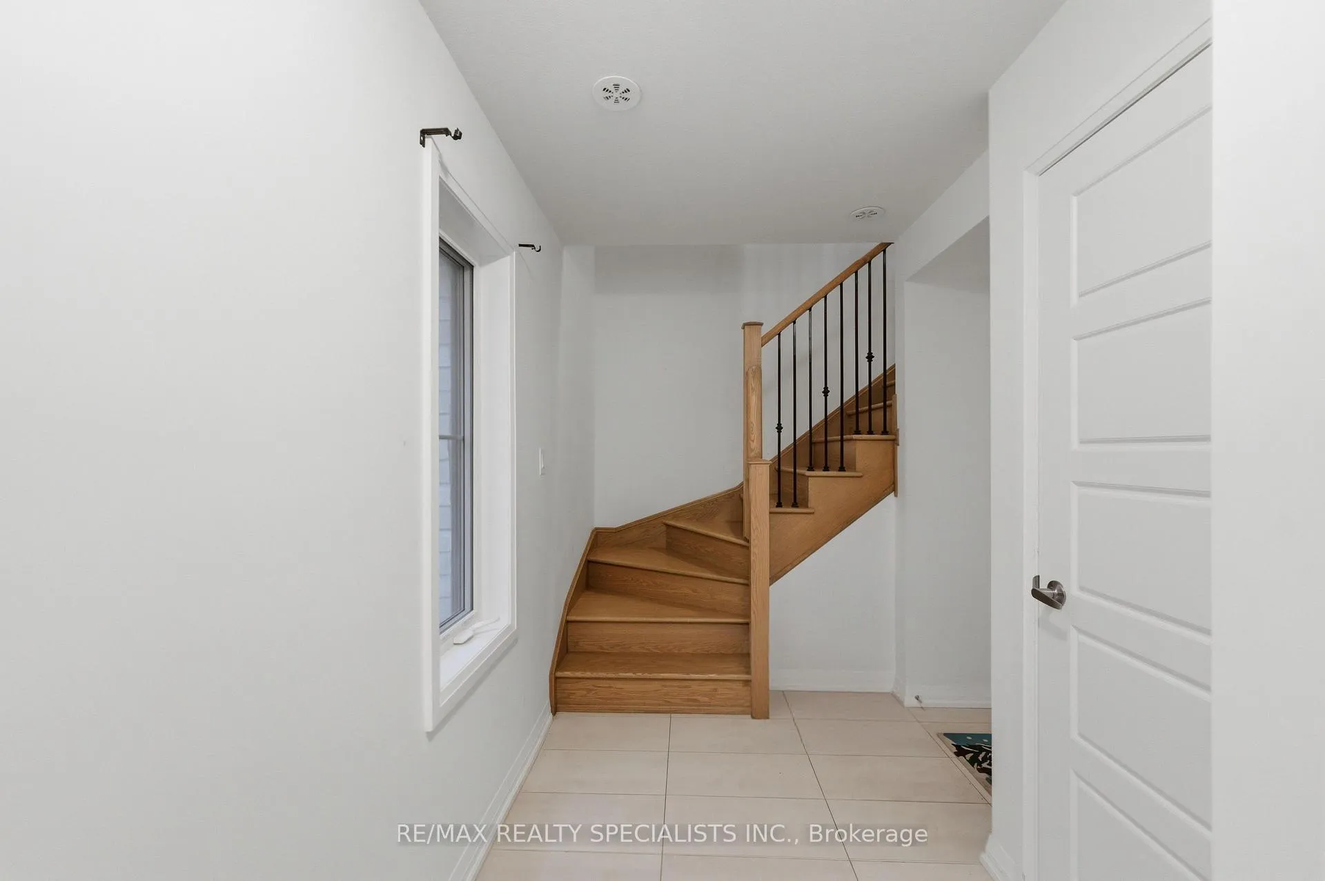 Photo 9 of 5 Norwich Crescent, Haldimand — HOMEH