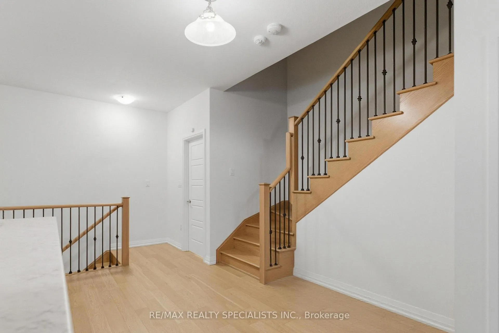 Photo 10 of 5 Norwich Crescent, Haldimand — HOMEH