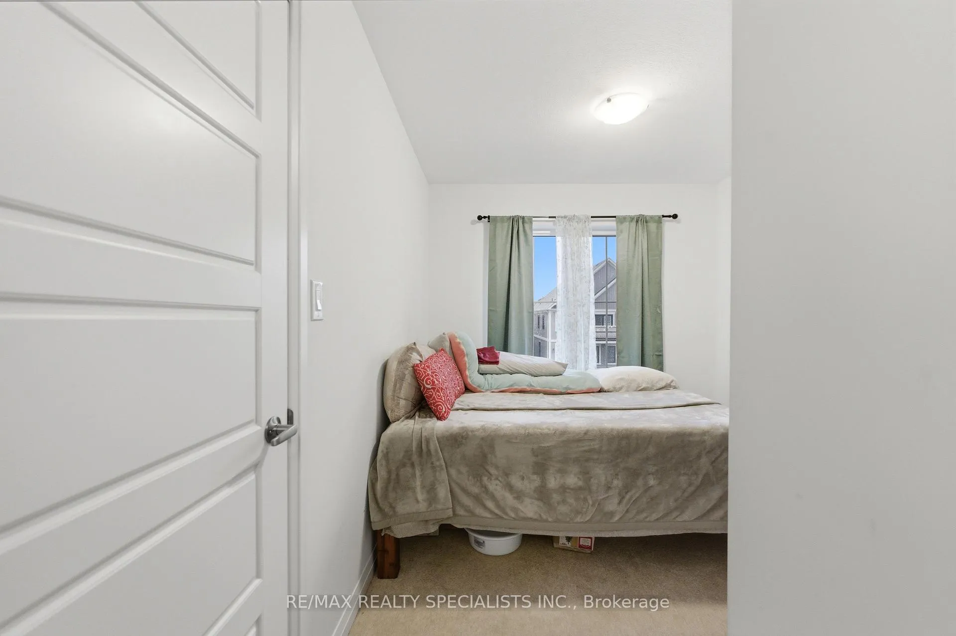 Photo 16 of 5 Norwich Crescent, Haldimand — HOMEH