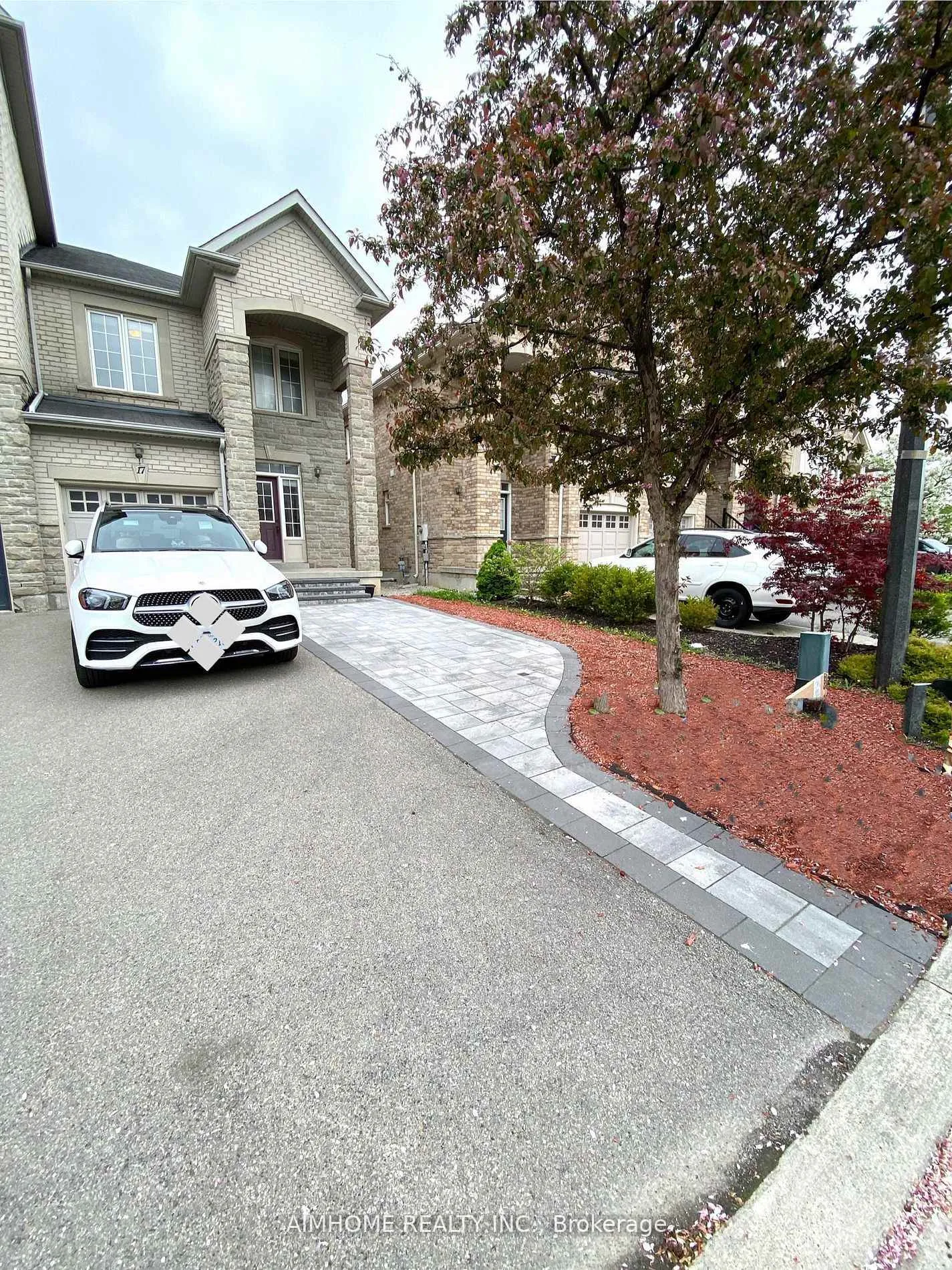 Photo 2 of 17 Littleriver Court, Vaughan, Patterson — HOMEH