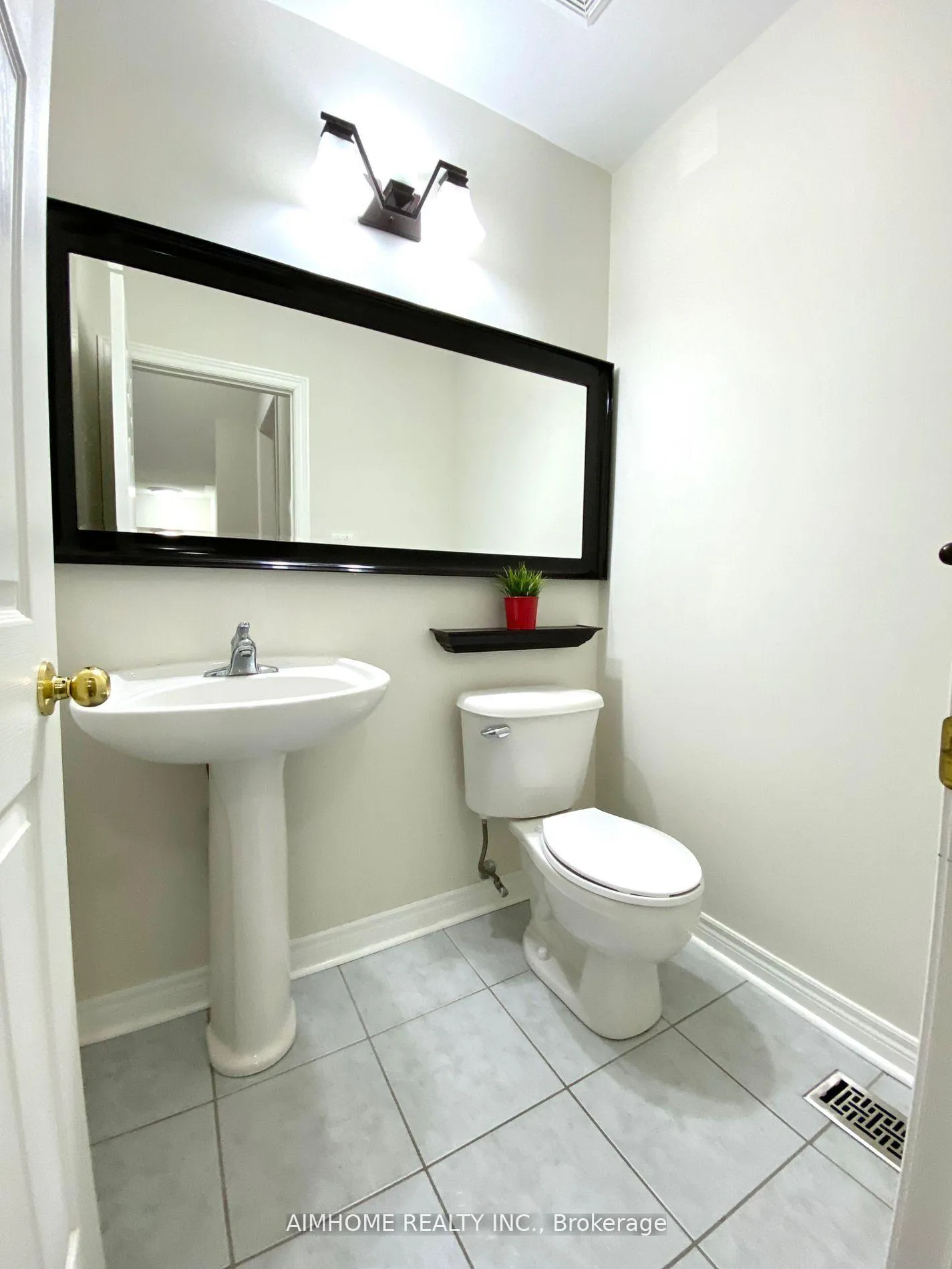 Photo 8 of 17 Littleriver Court, Vaughan, Patterson — HOMEH