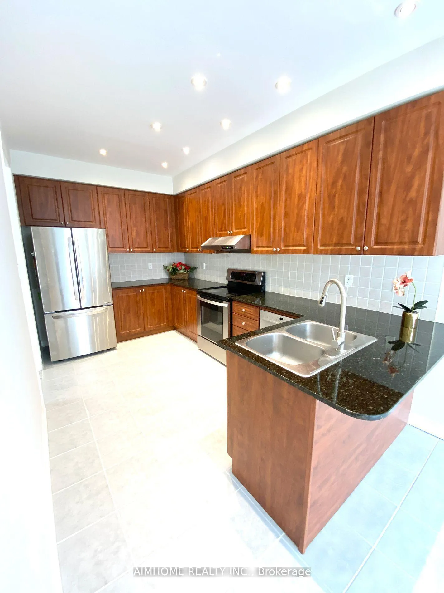 Photo 15 of 17 Littleriver Court, Vaughan, Patterson — HOMEH