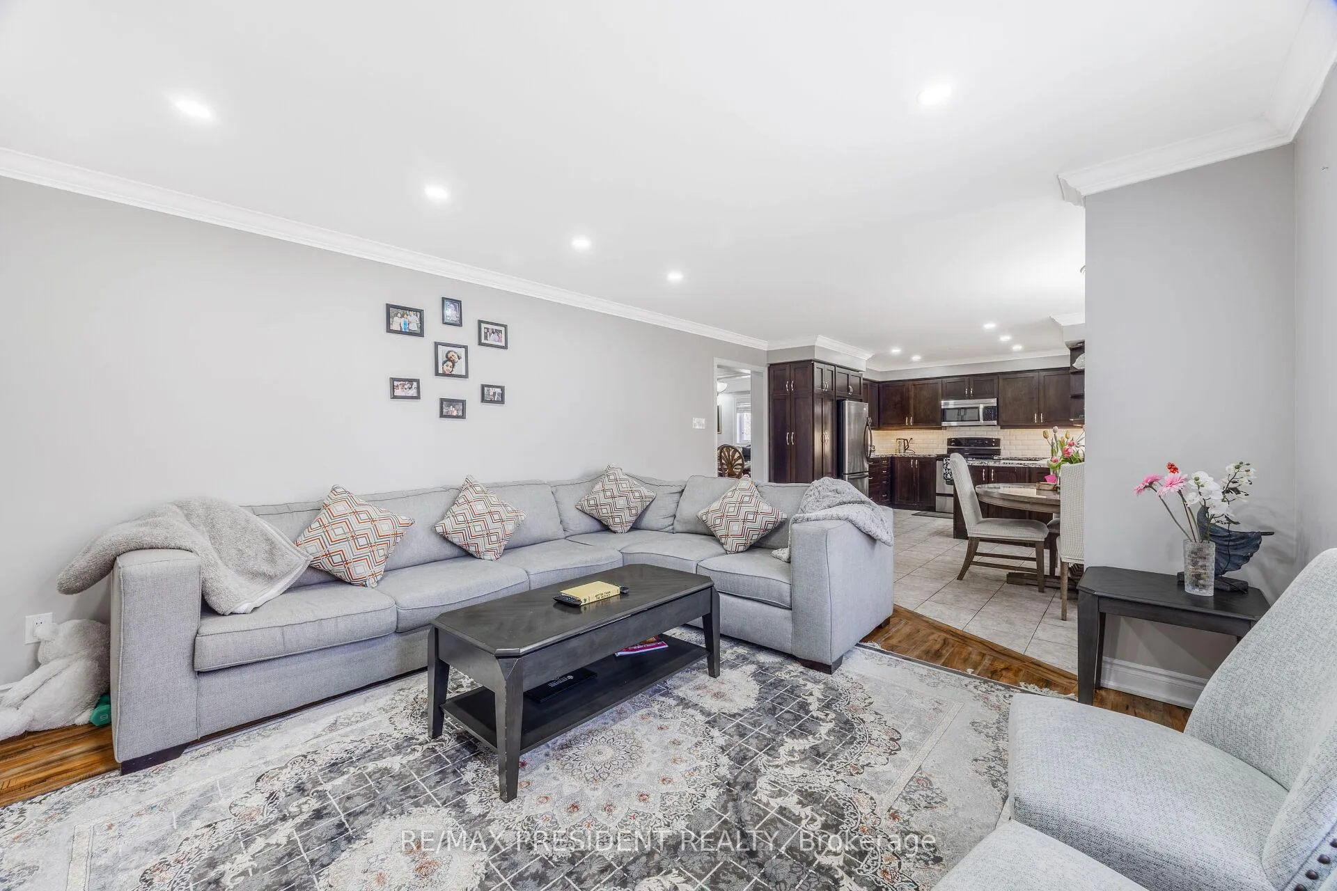 Photo 7 of 14 Samuel Crescent, Halton Hills, Georgetown — HOMEH