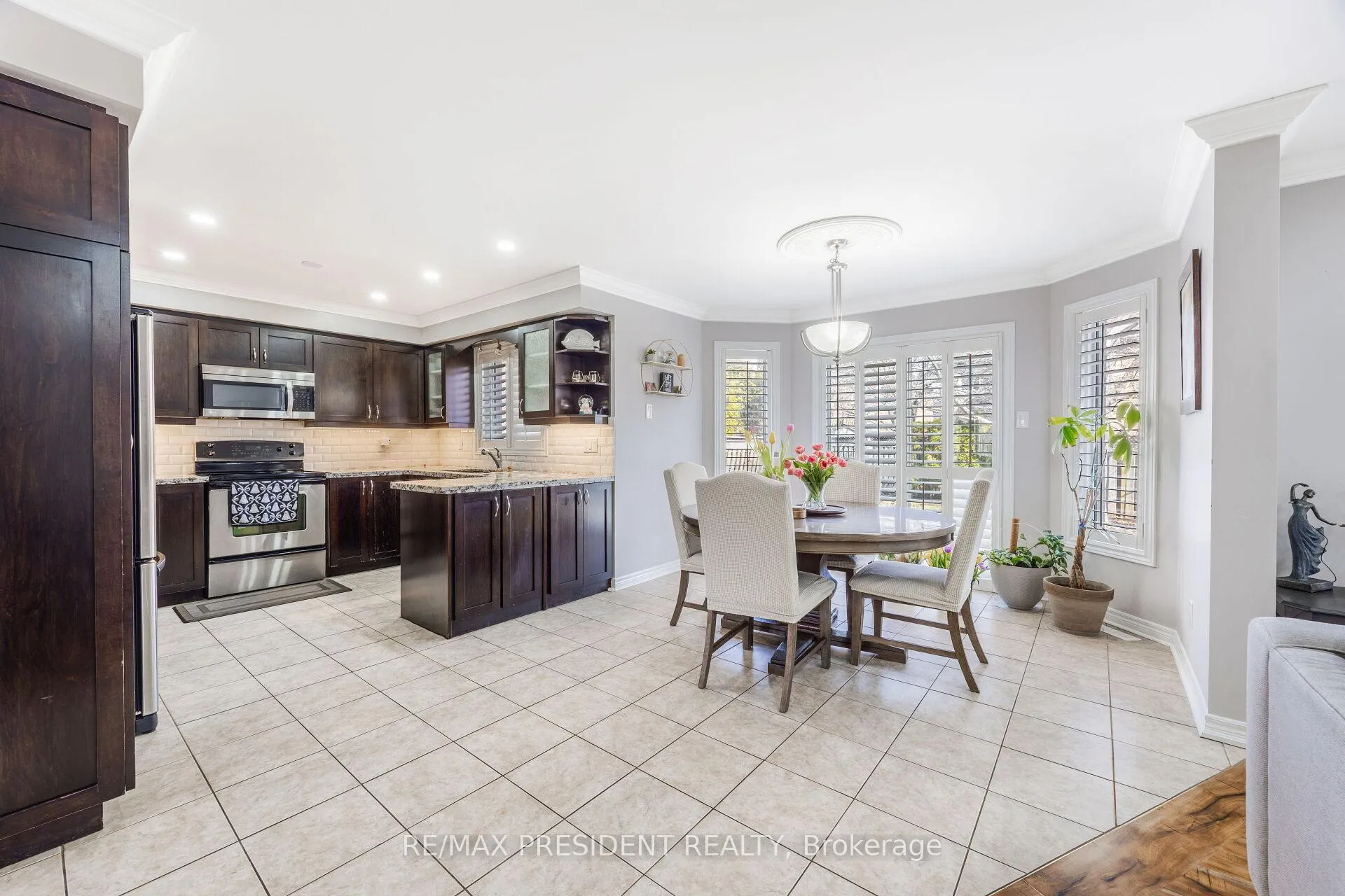 Photo 10 of 14 Samuel Crescent, Halton Hills, Georgetown — HOMEH